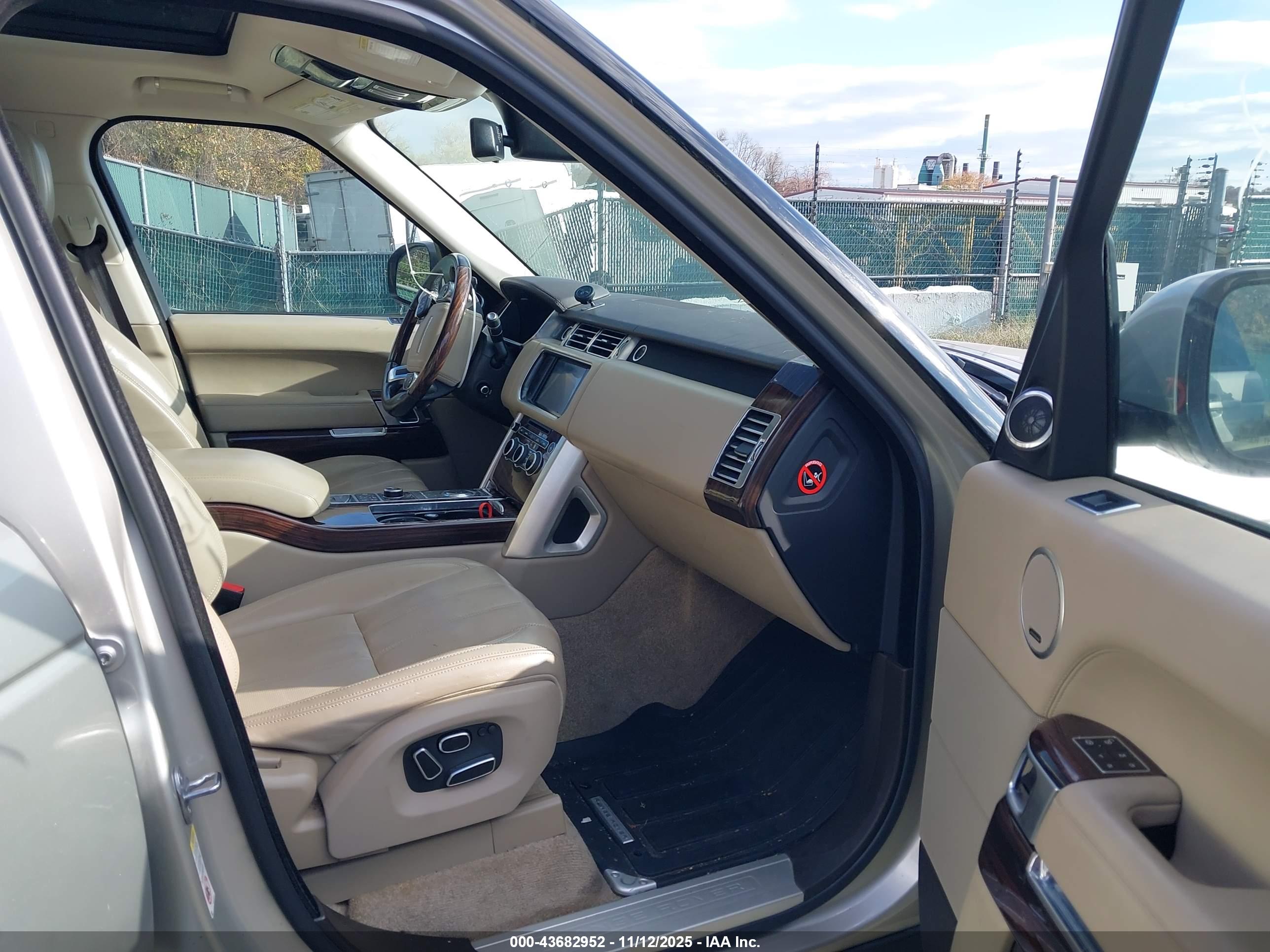 LAND ROVER image 5