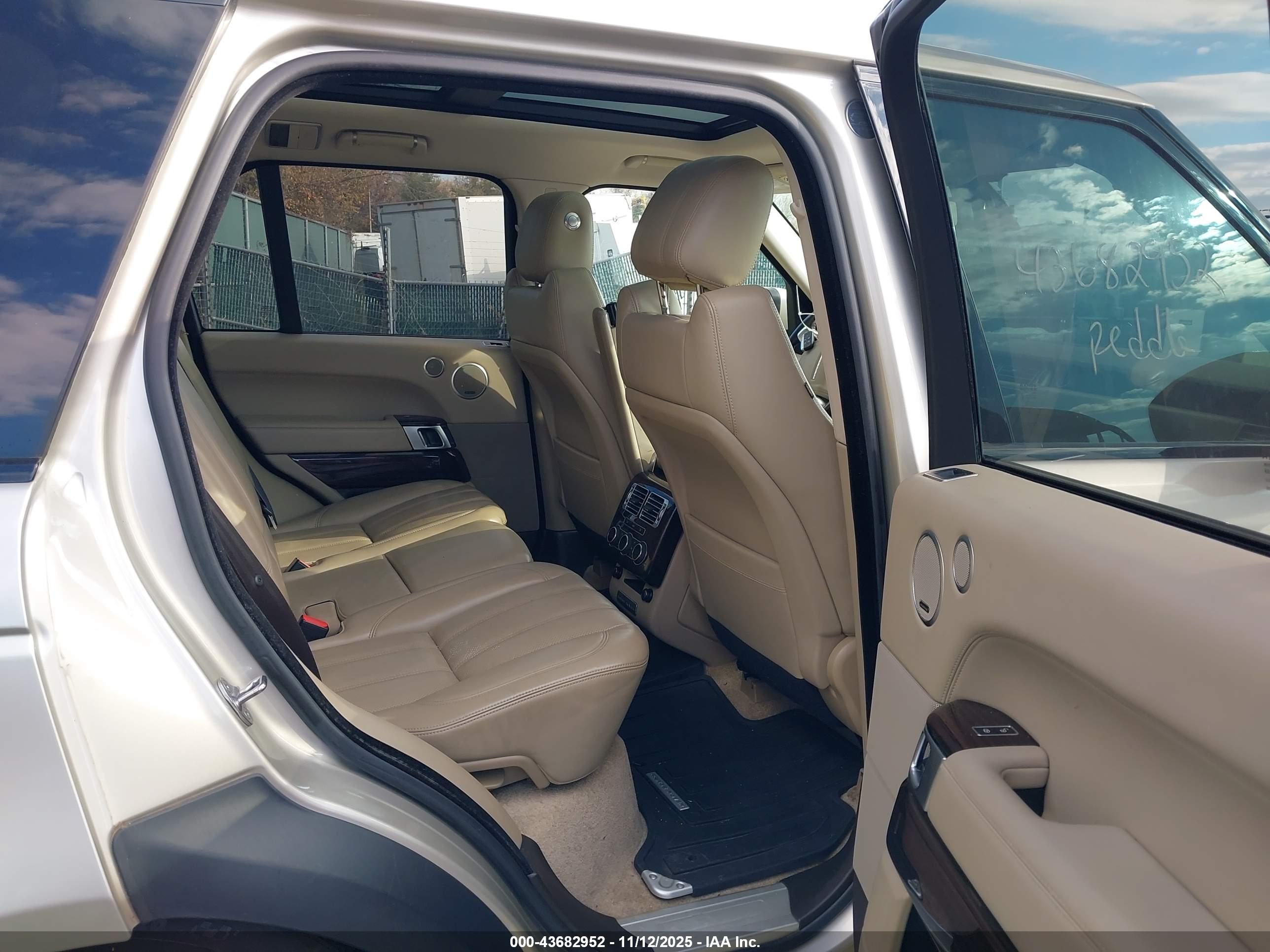 LAND ROVER image 8