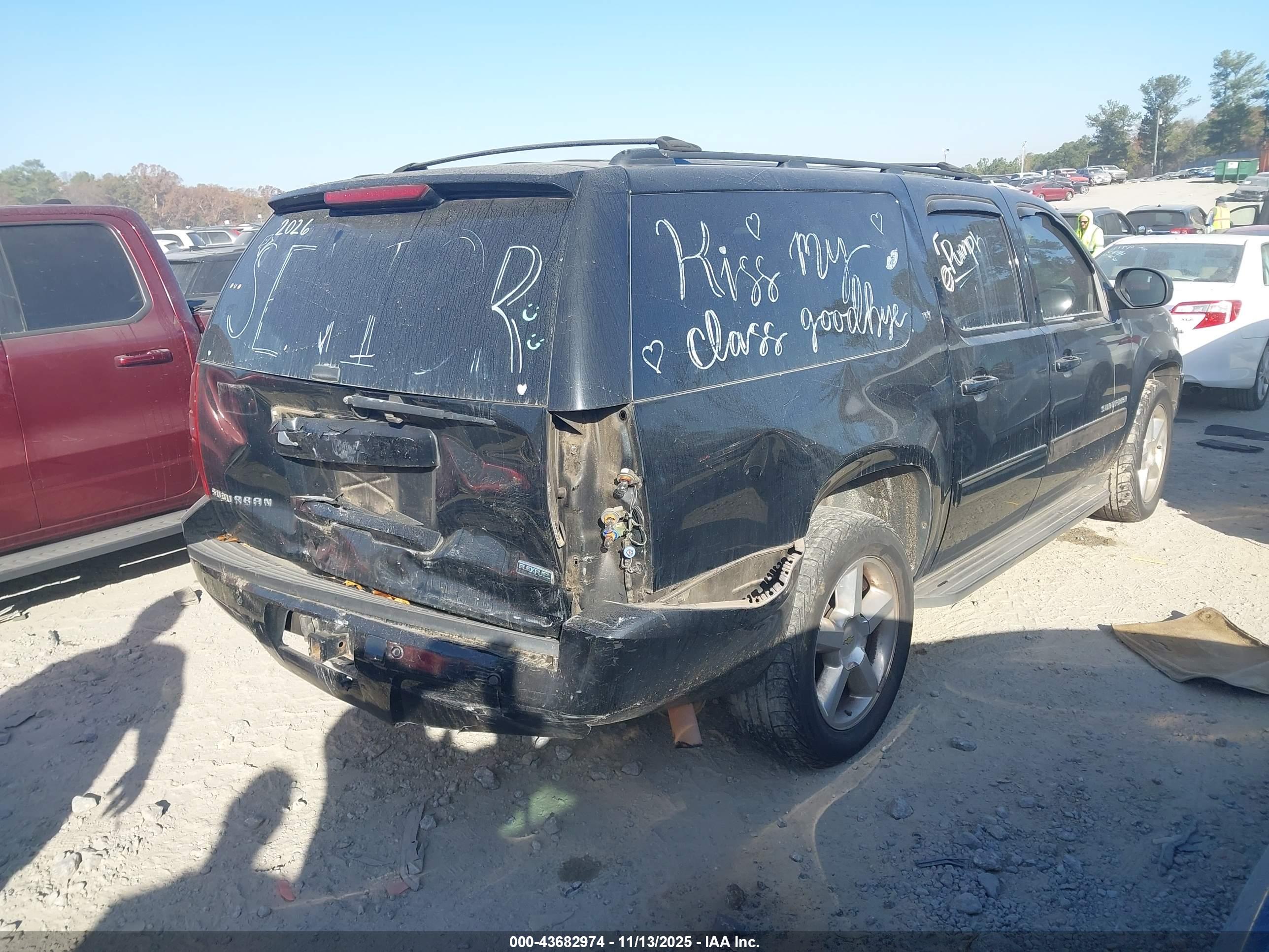 CHEVROLET SUBURBAN image 4