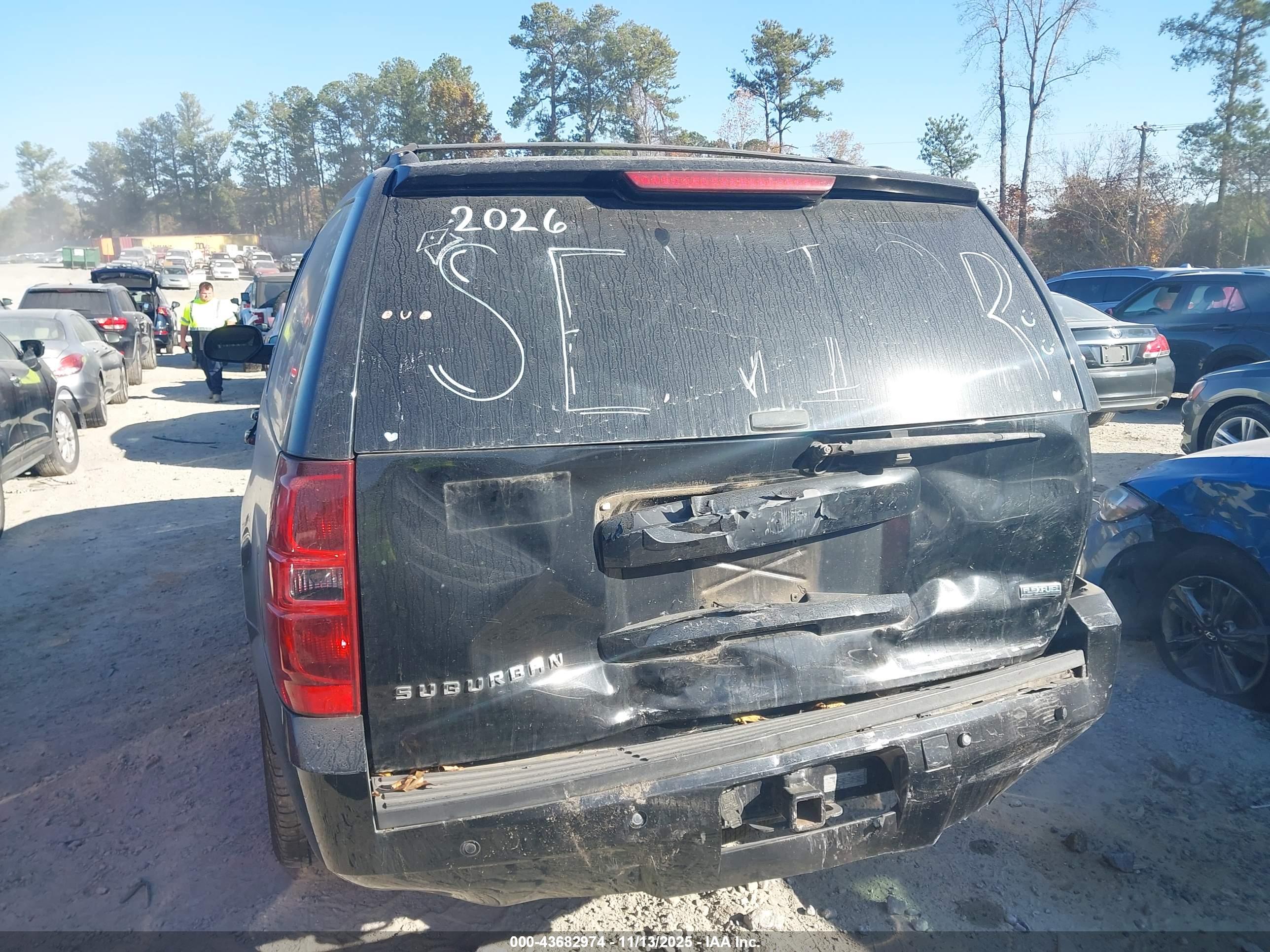 CHEVROLET SUBURBAN image 6