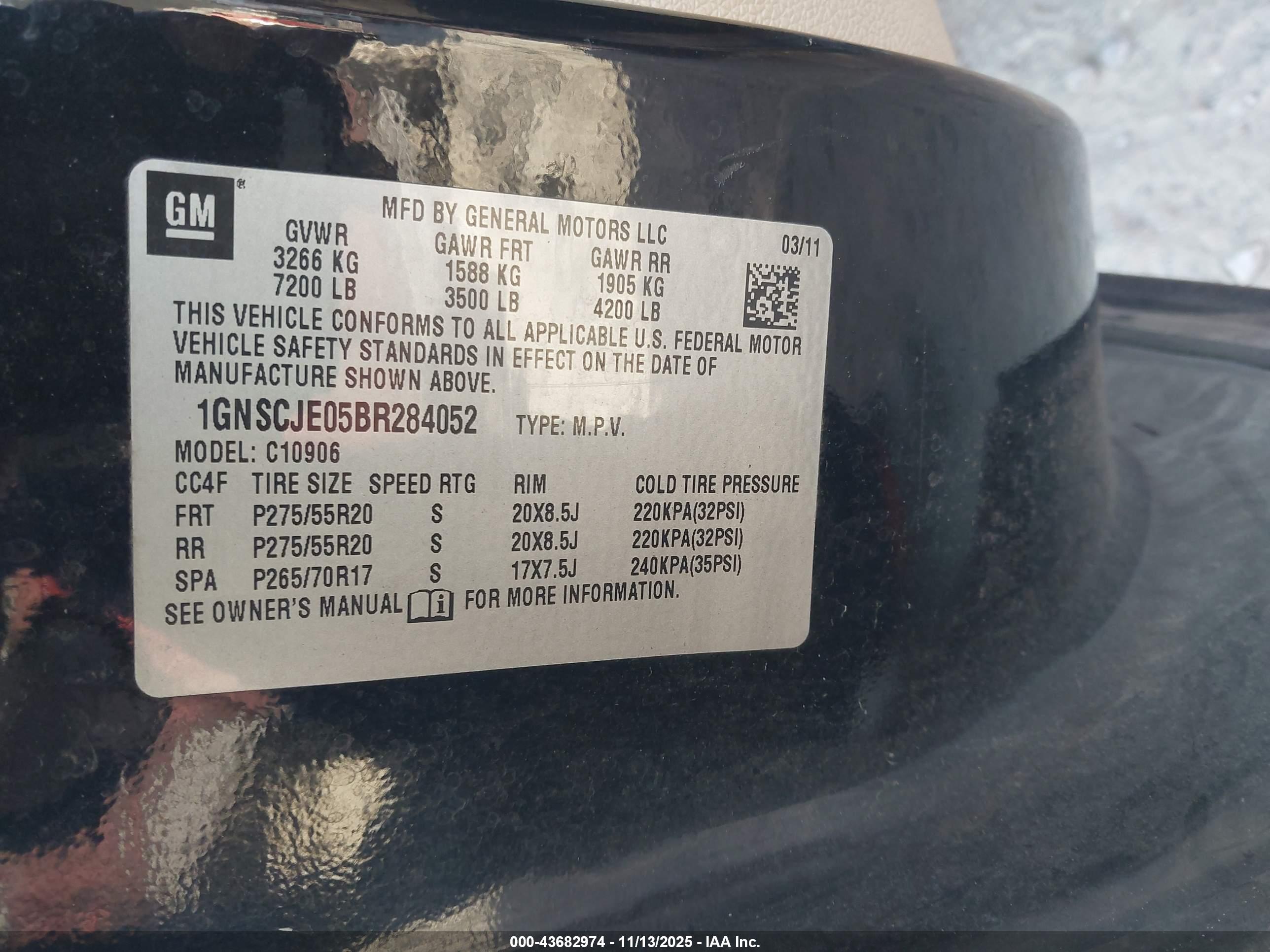 CHEVROLET SUBURBAN image 9