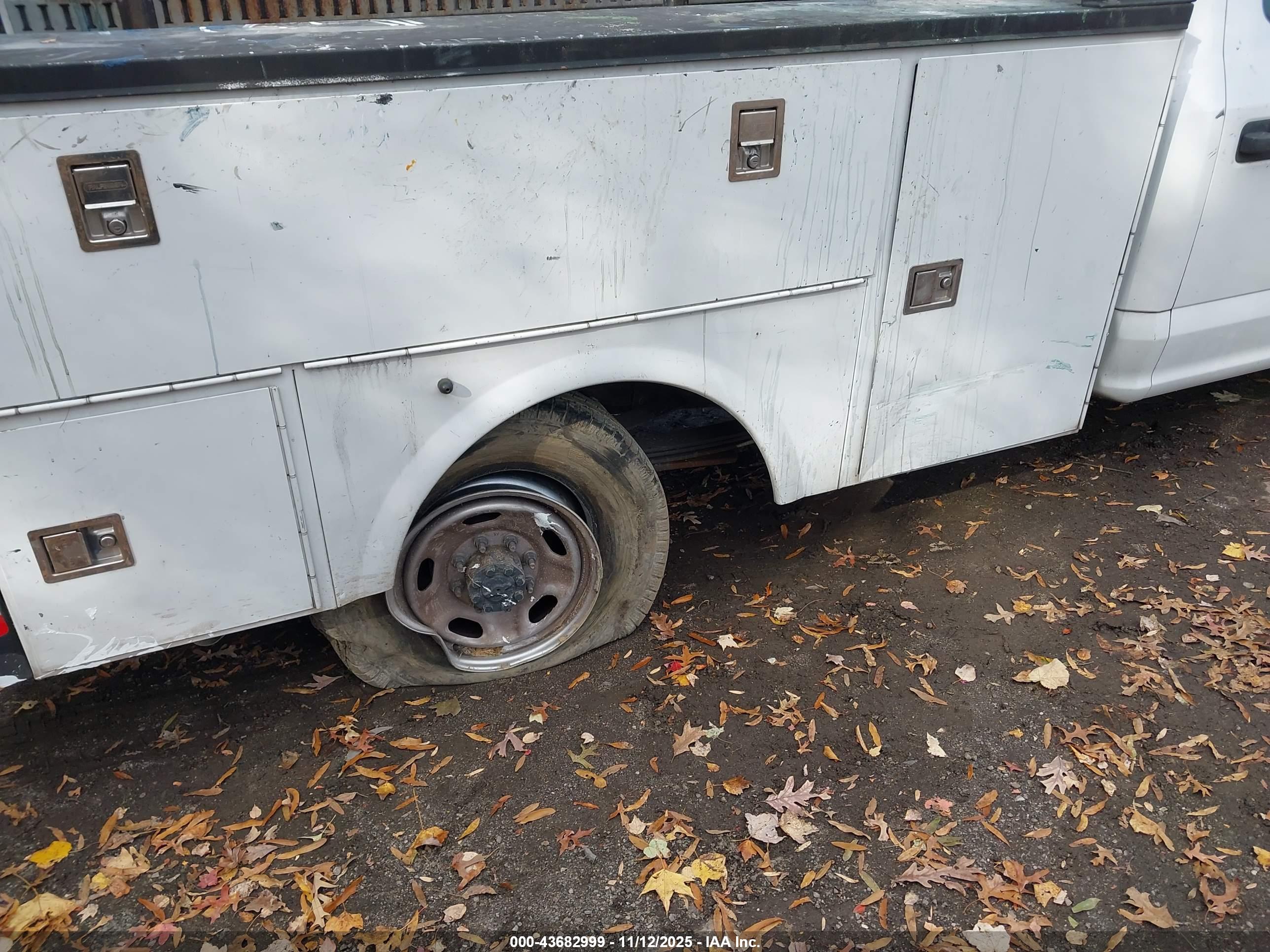 FORD F-350 image 6