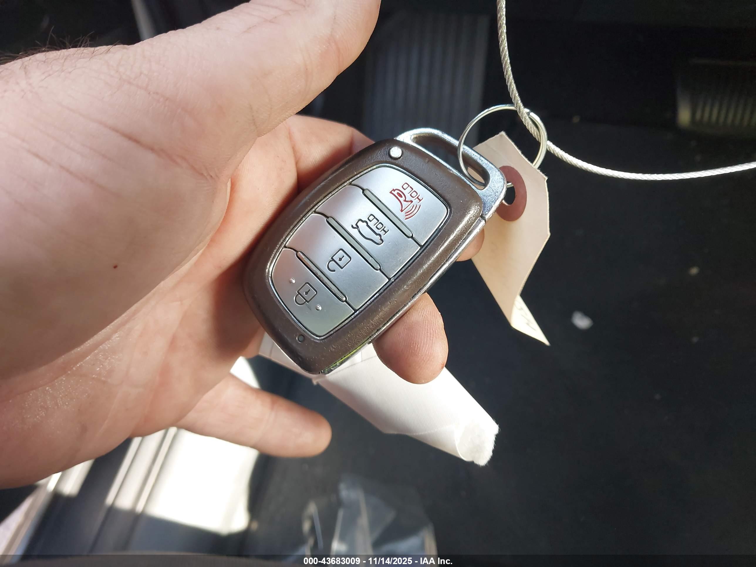 HYUNDAI ELANTRA image 11