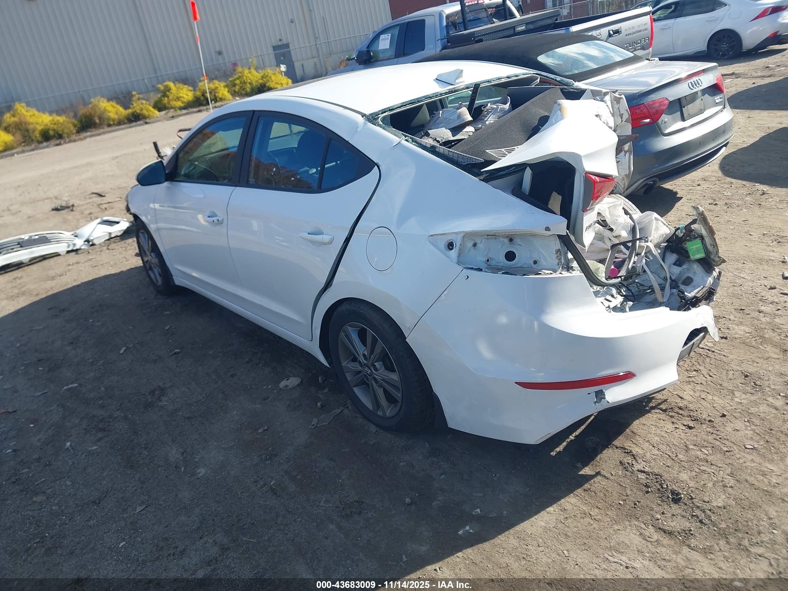HYUNDAI ELANTRA image 3