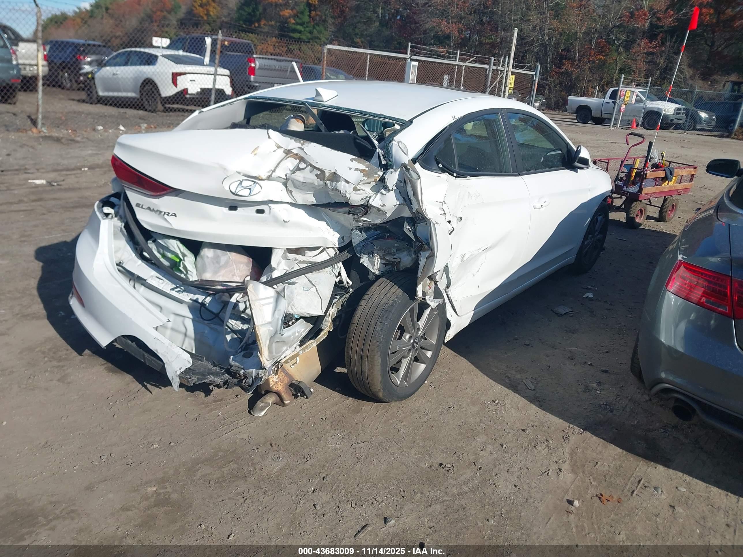 HYUNDAI ELANTRA image 4