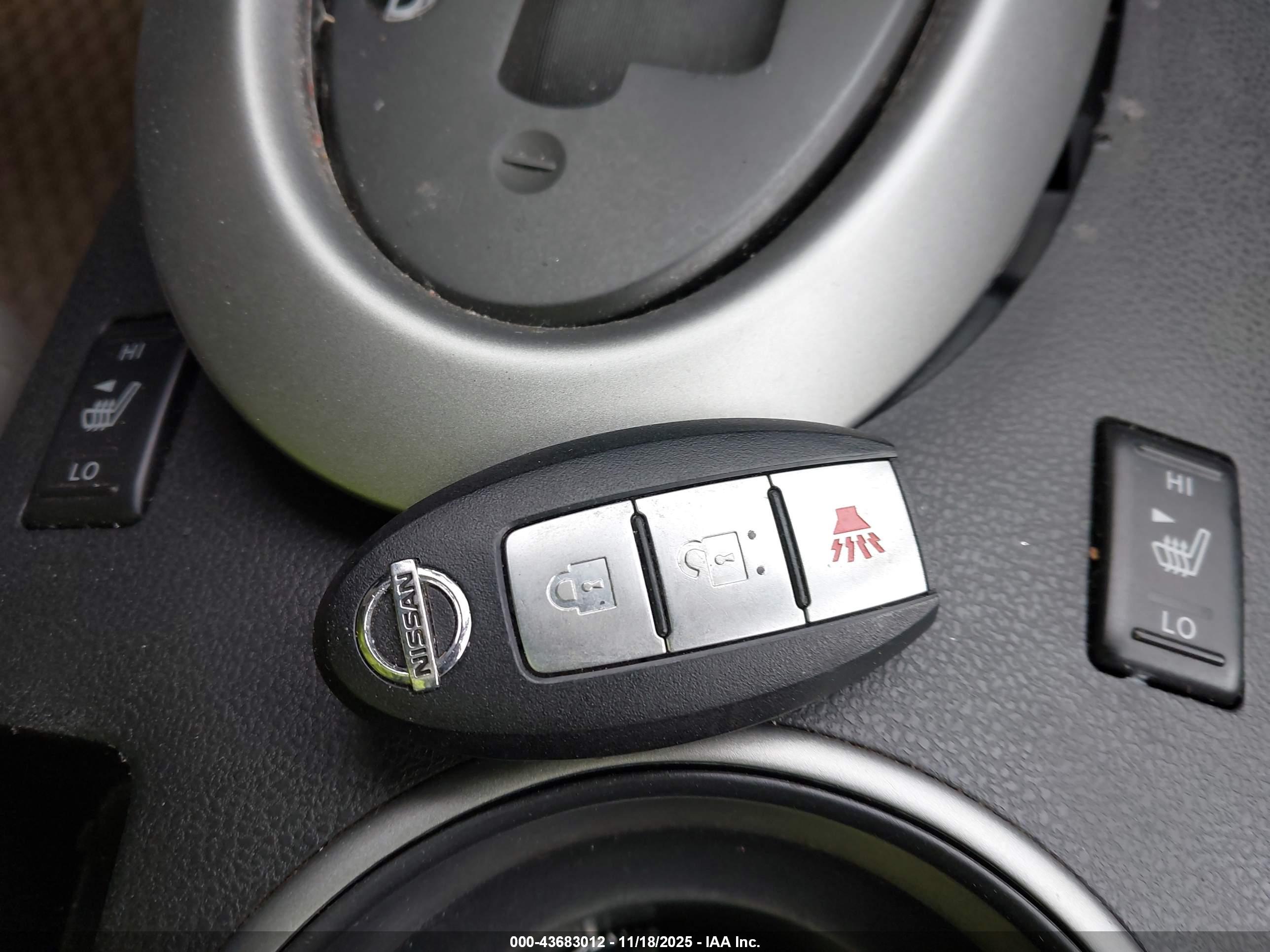 NISSAN ROGUE image 11