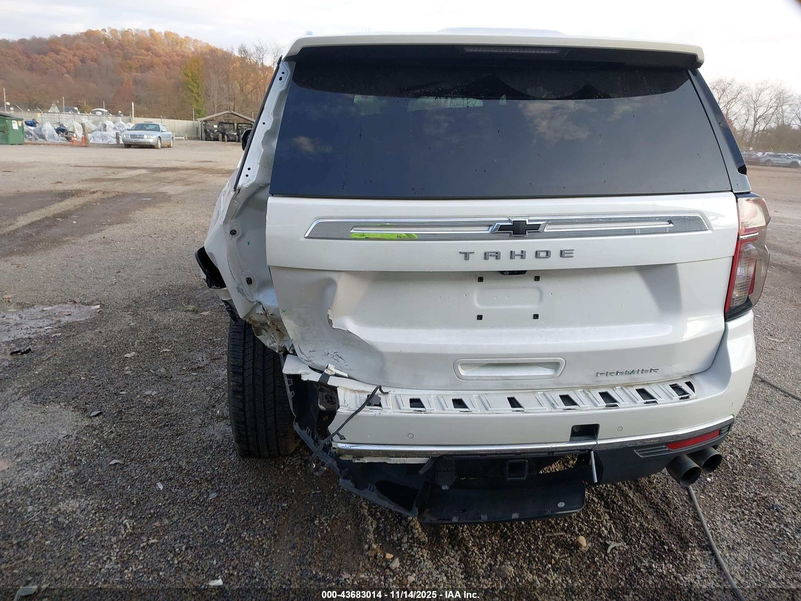 CHEVROLET TAHOE image 6