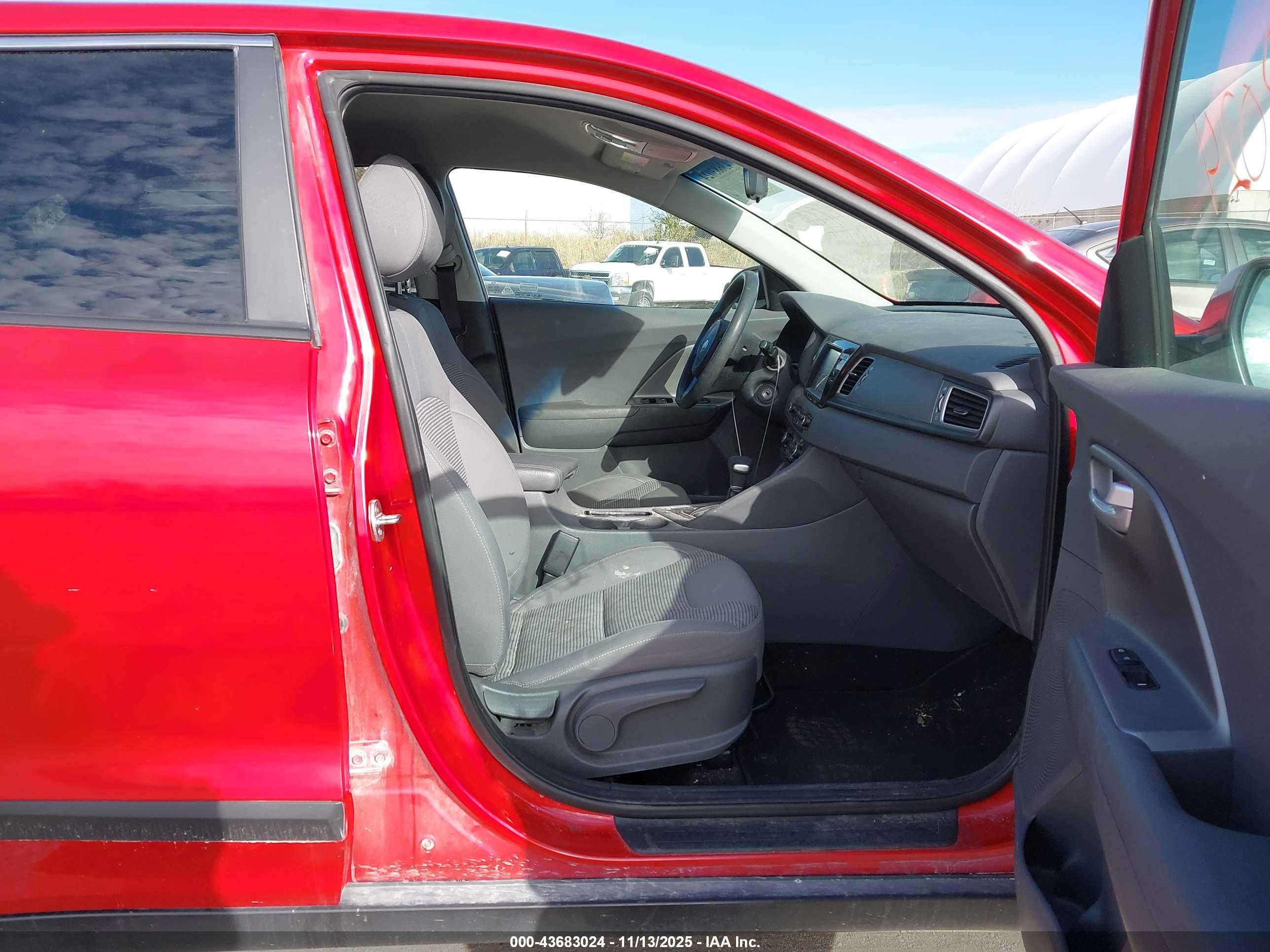KIA NIRO image 5