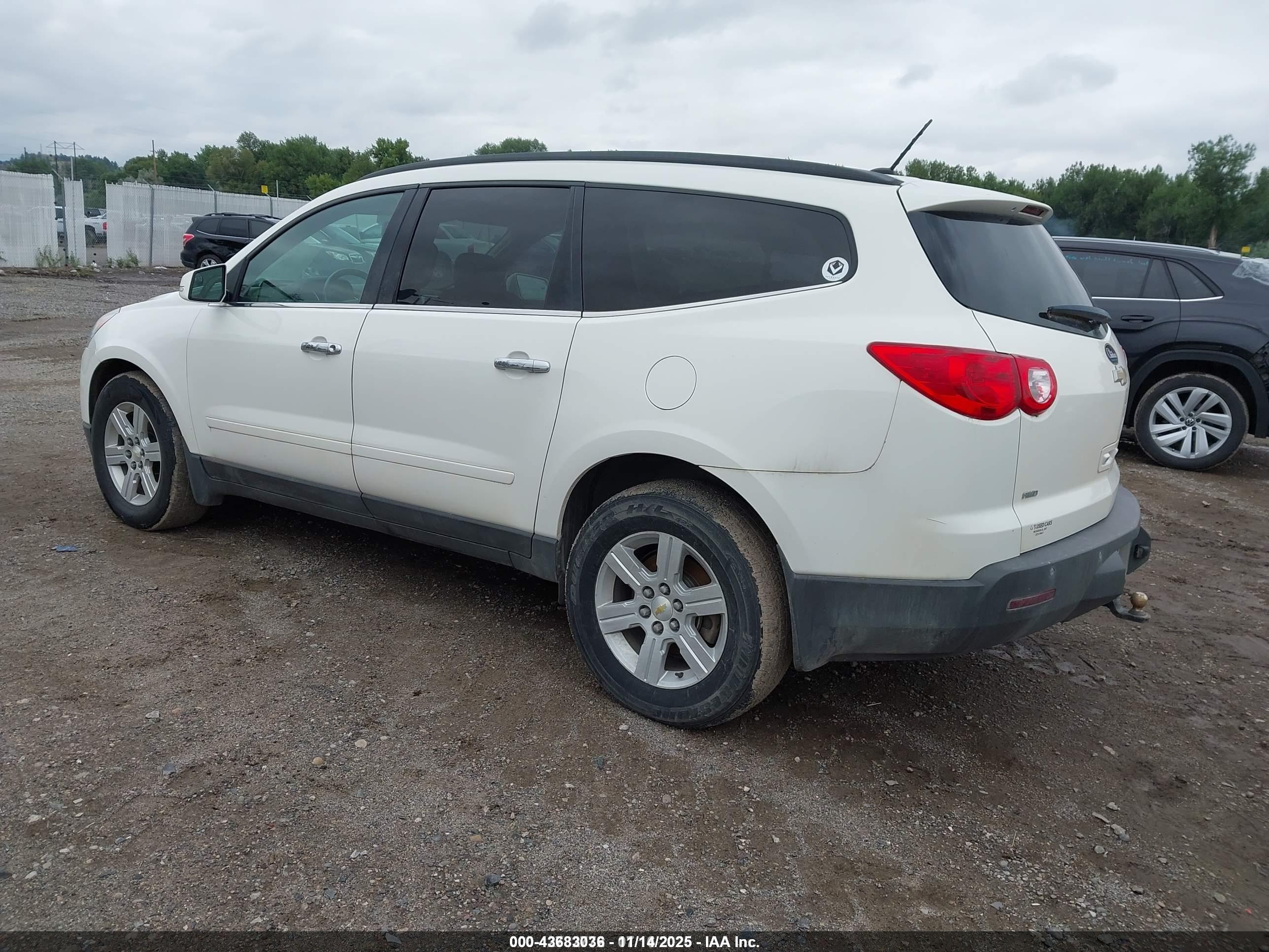 CHEVROLET TRAVERSE image 3