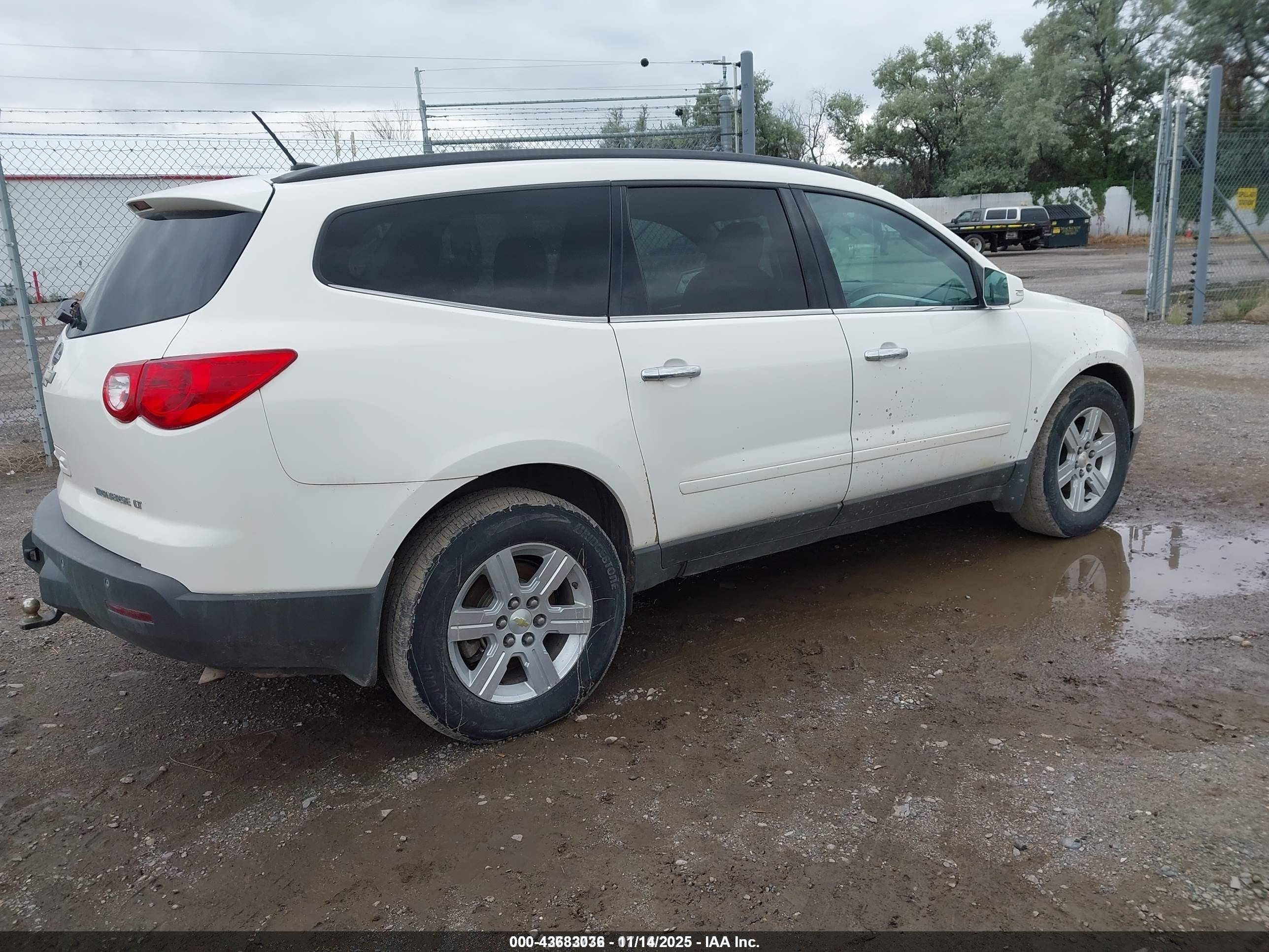 CHEVROLET TRAVERSE image 4