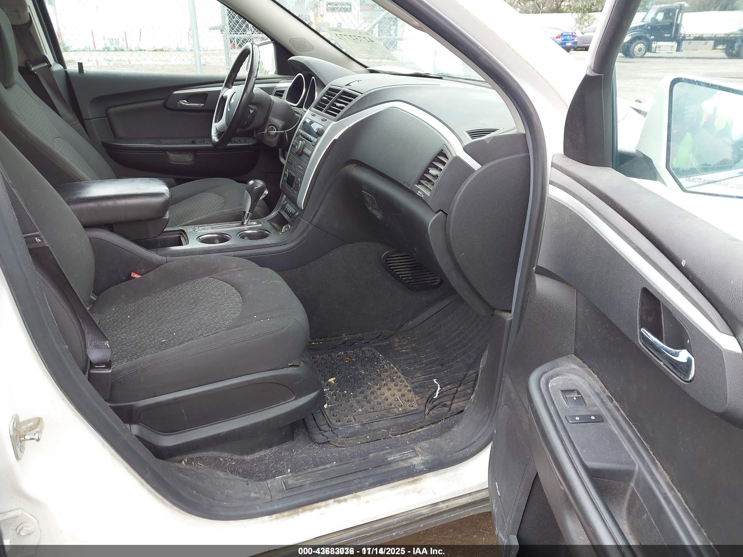 CHEVROLET TRAVERSE image 5