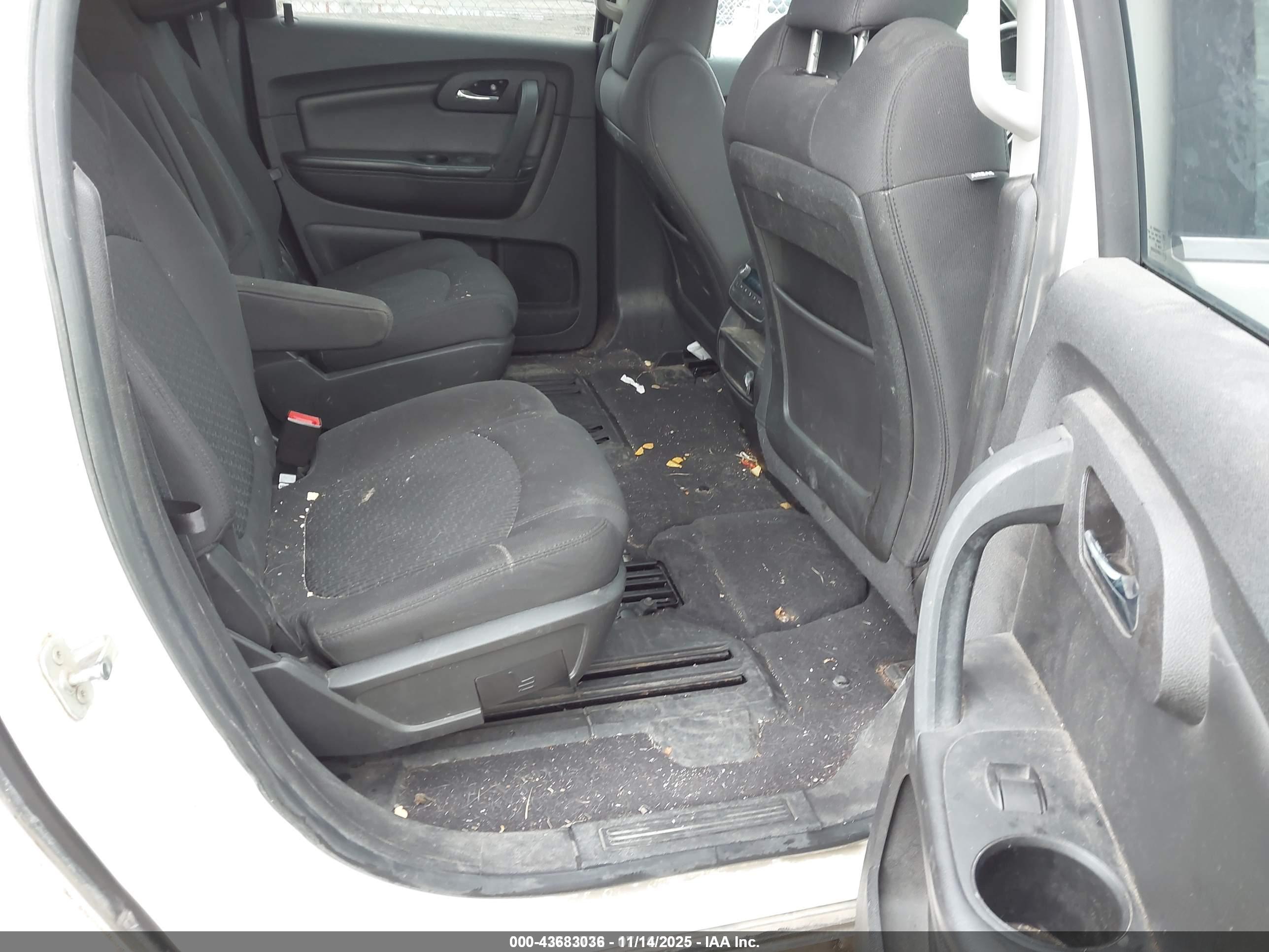 CHEVROLET TRAVERSE image 8