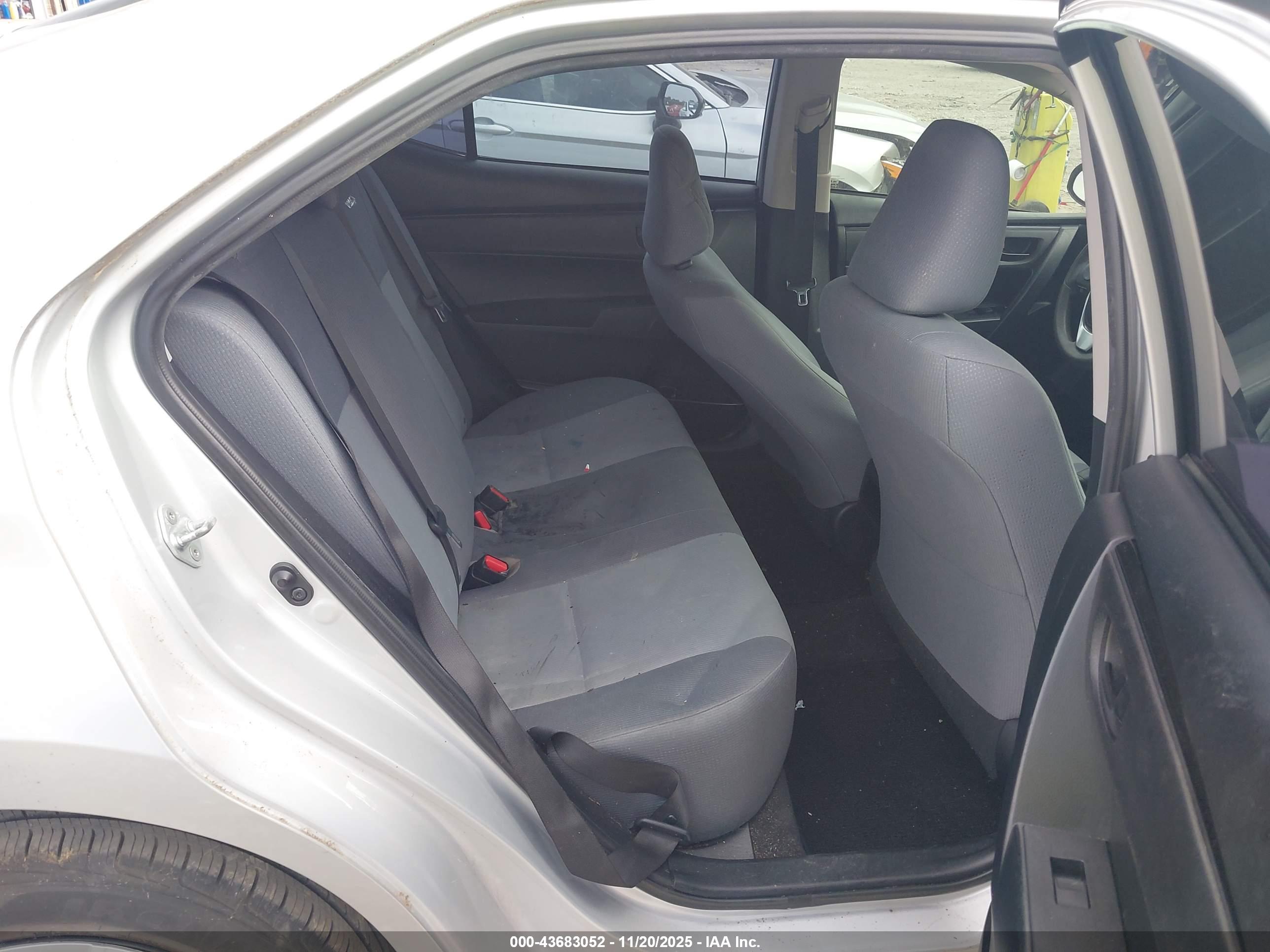 TOYOTA COROLLA image 8