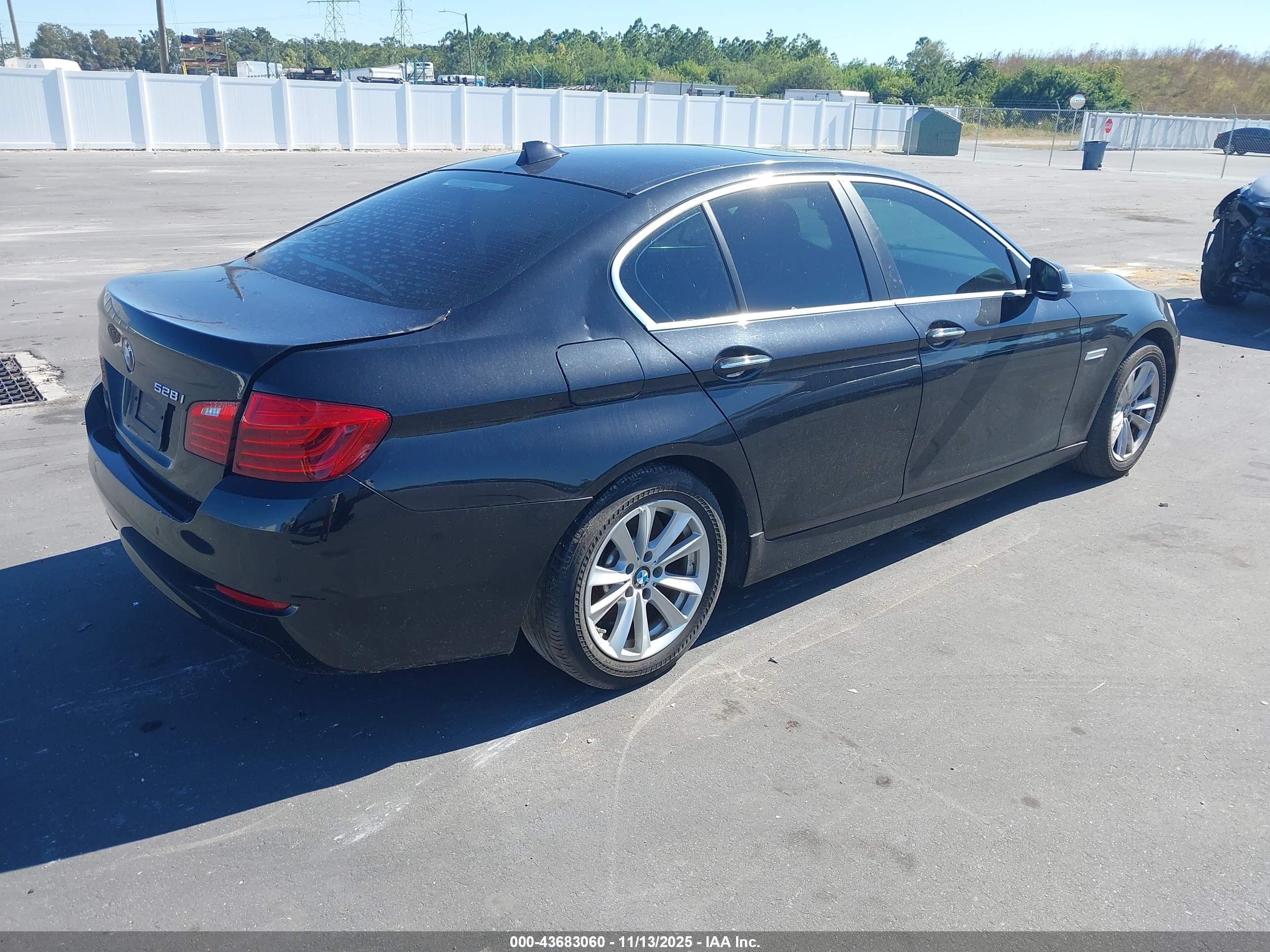 BMW 528I image 4