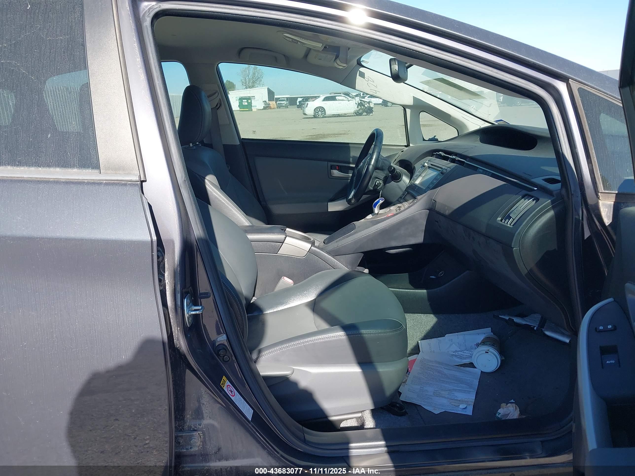 TOYOTA PRIUS image 5