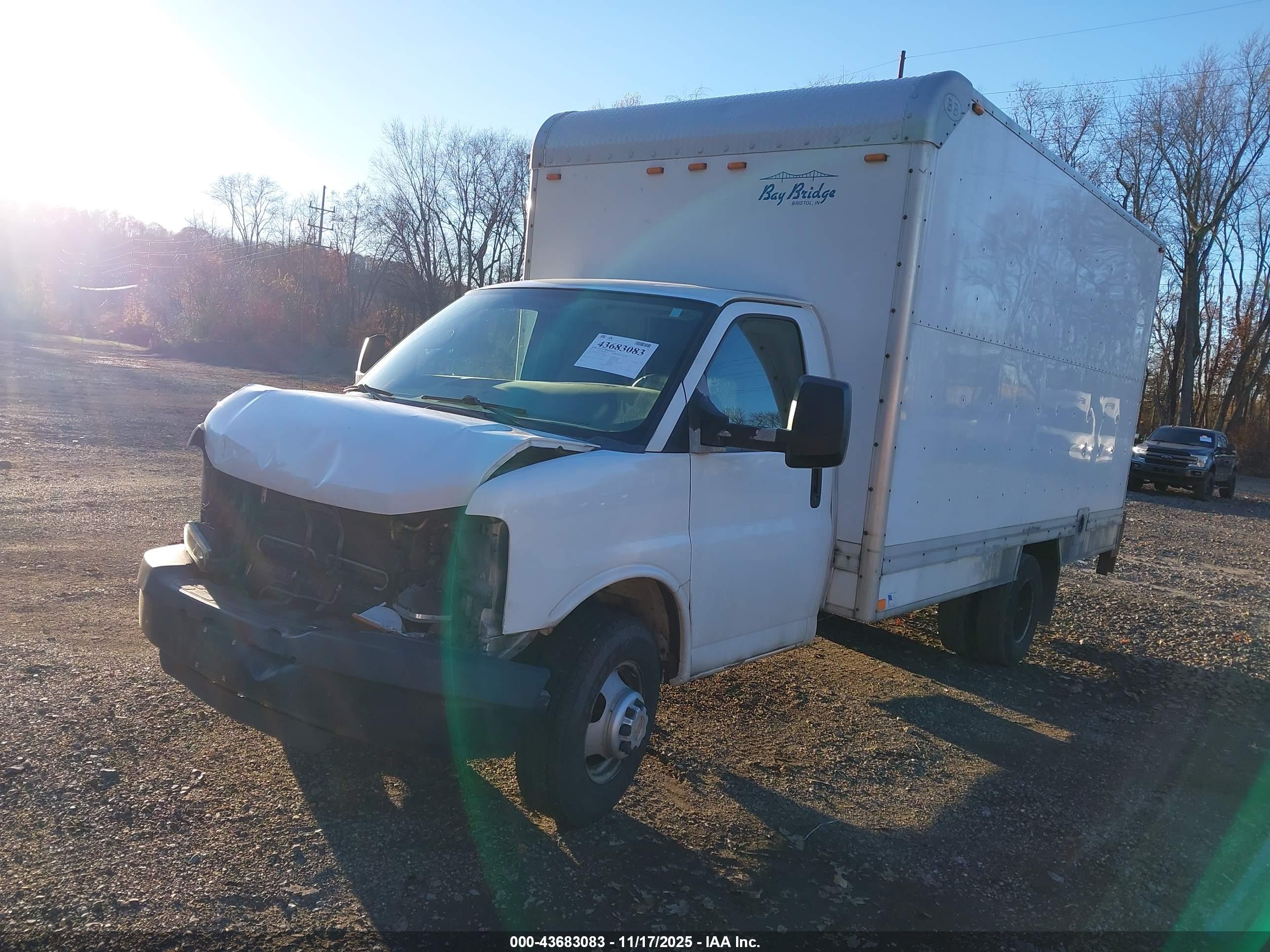 CHEVROLET EXPRESS image 2