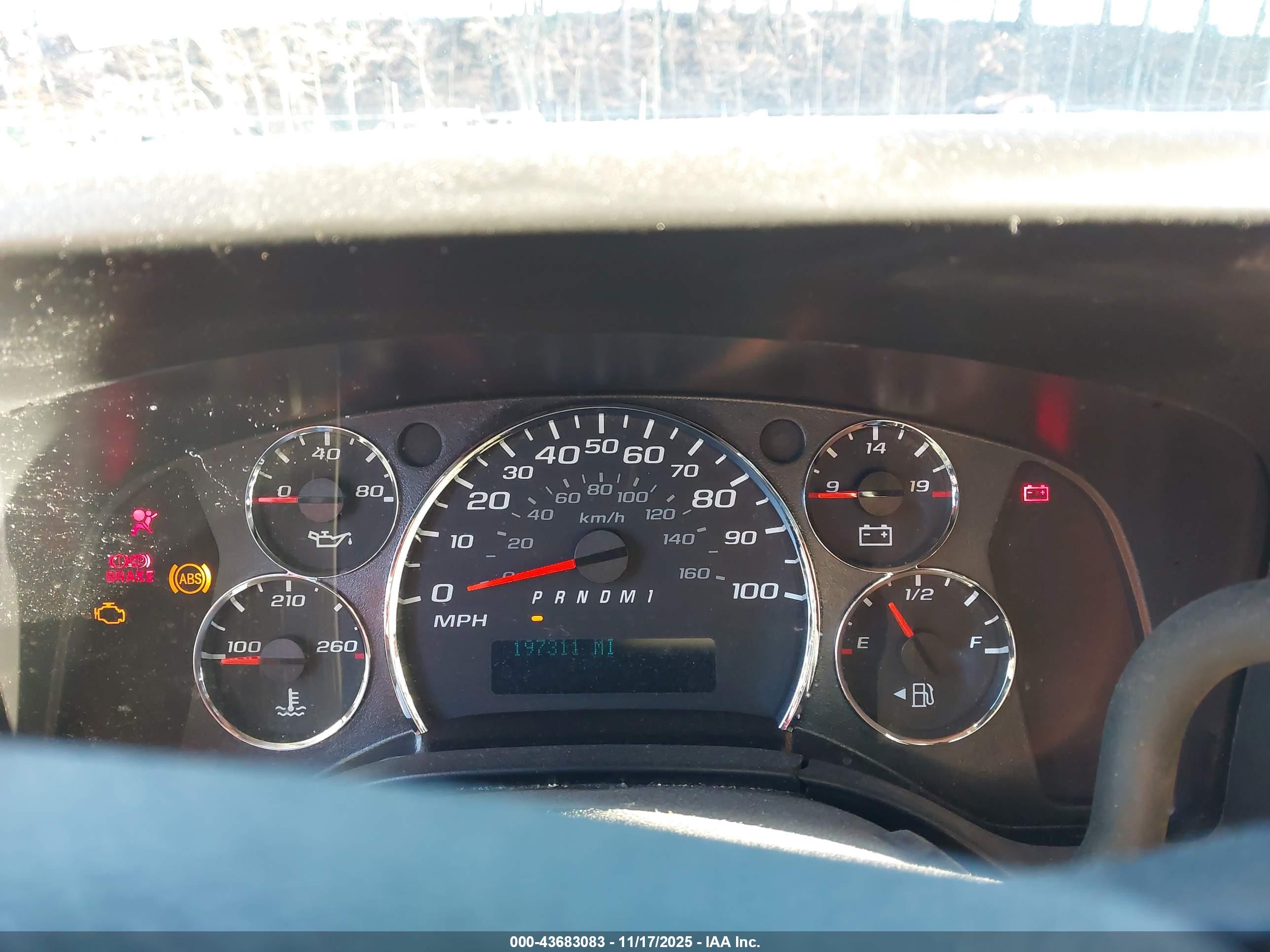 CHEVROLET EXPRESS image 6