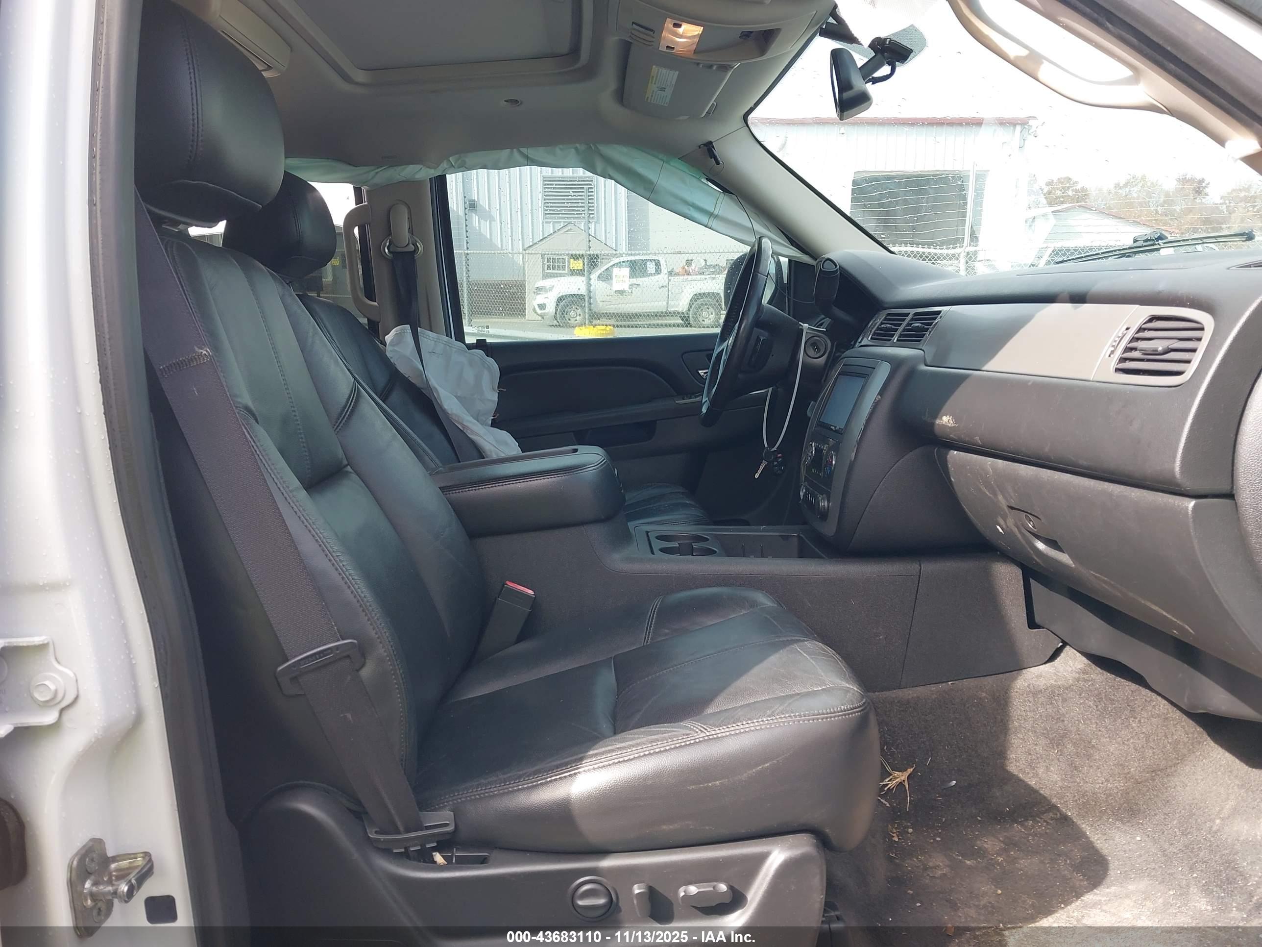 CHEVROLET TAHOE image 5