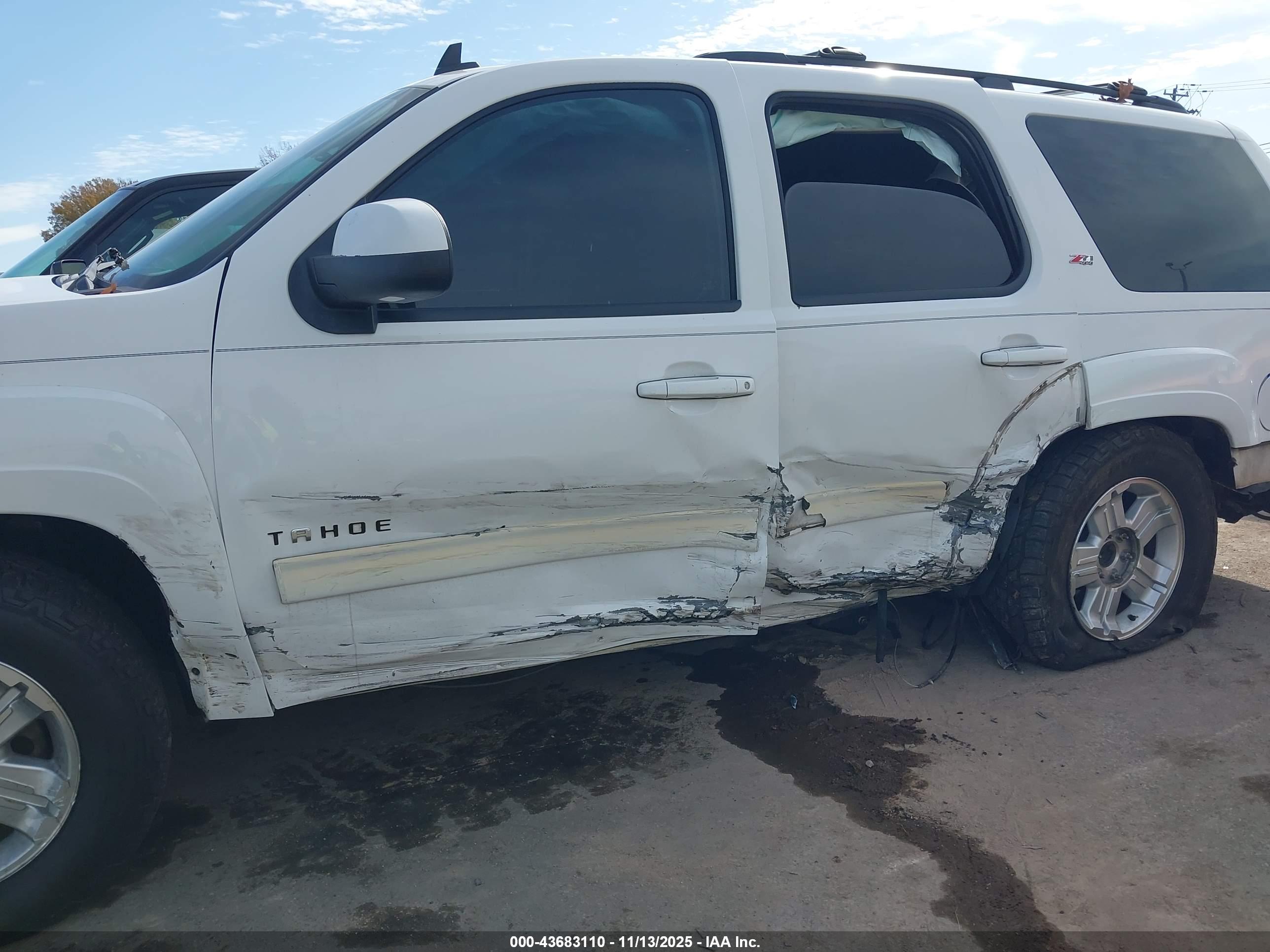 CHEVROLET TAHOE image 6