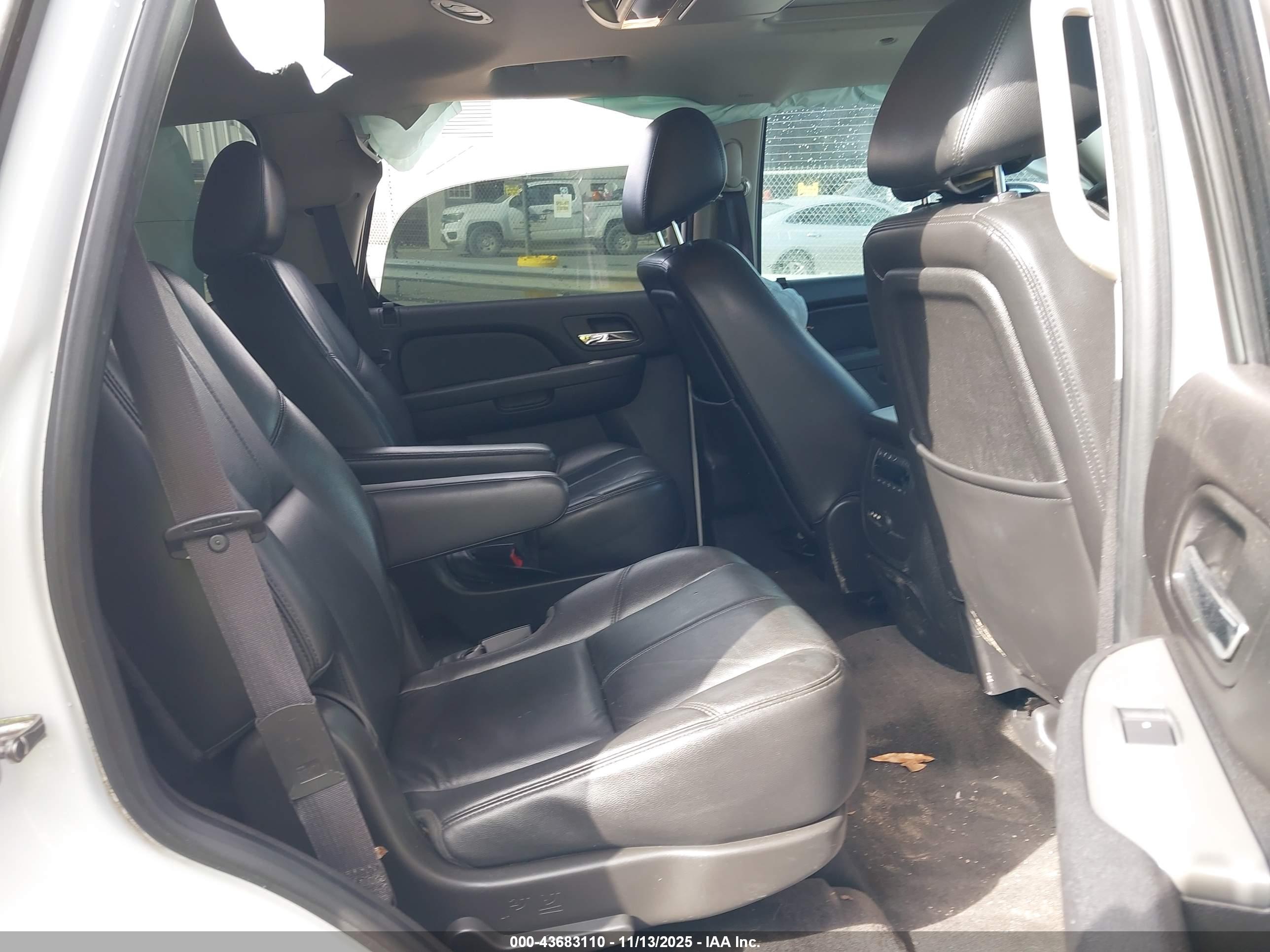CHEVROLET TAHOE image 8