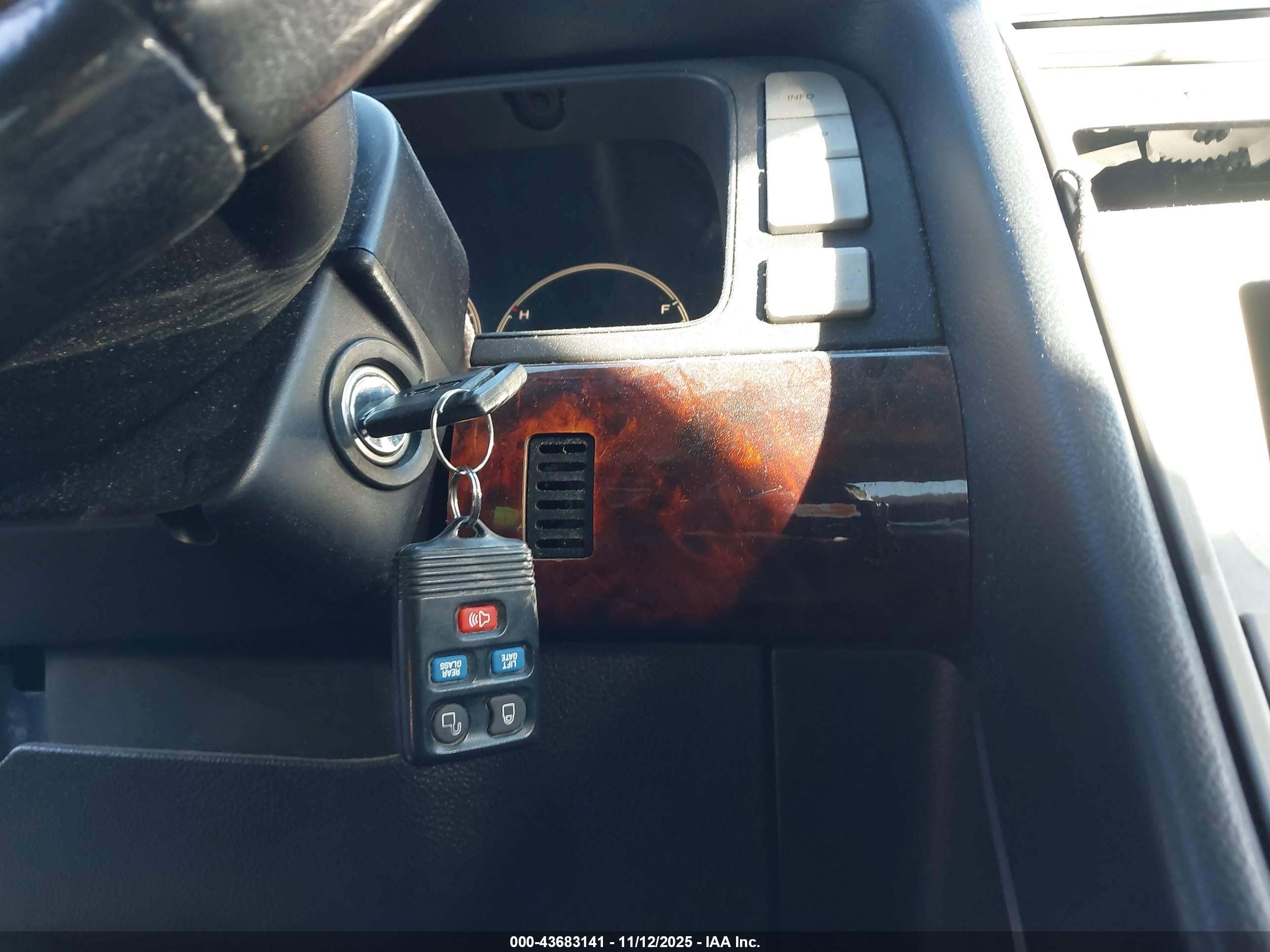 LINCOLN NAVIGATOR image 11