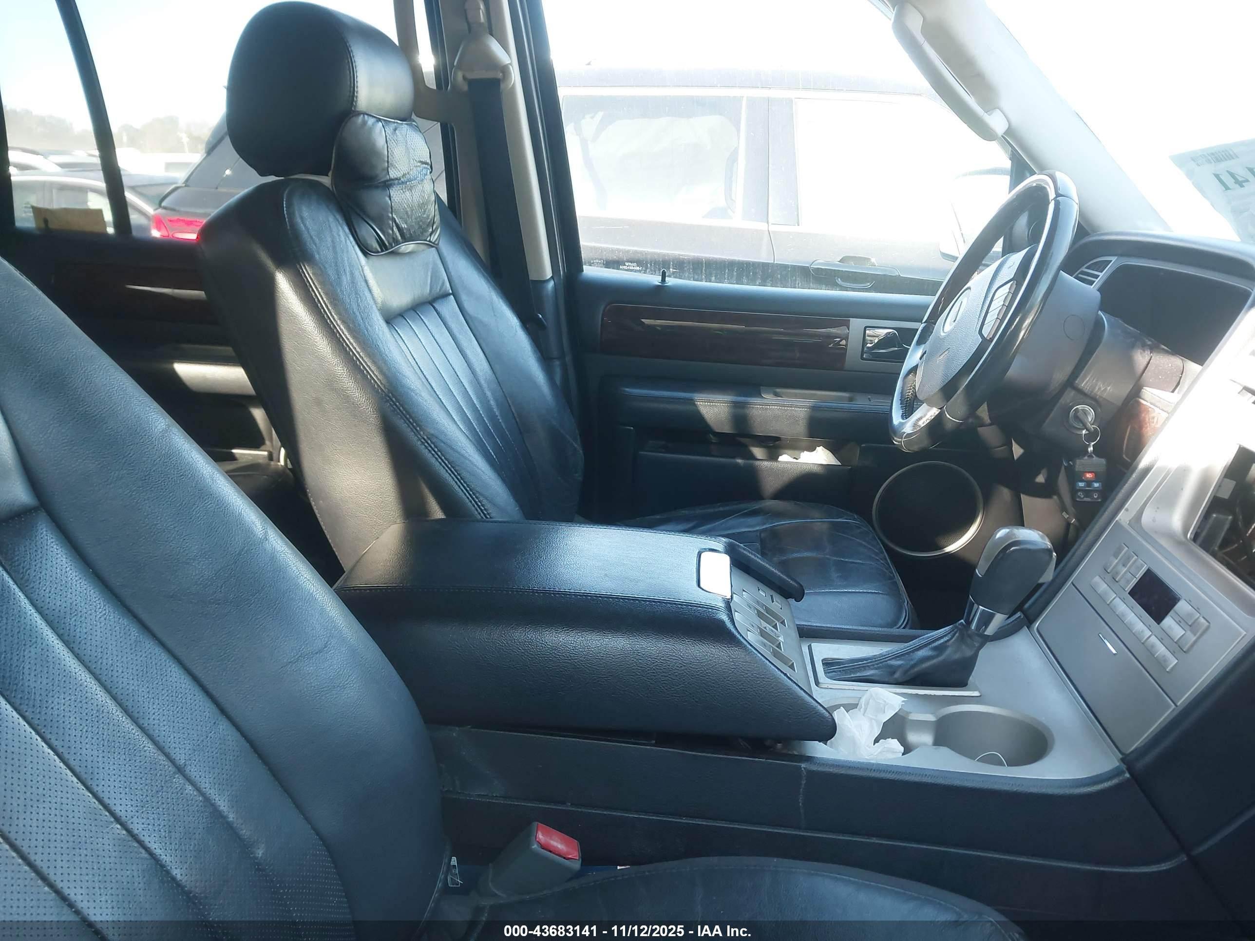 LINCOLN NAVIGATOR image 5