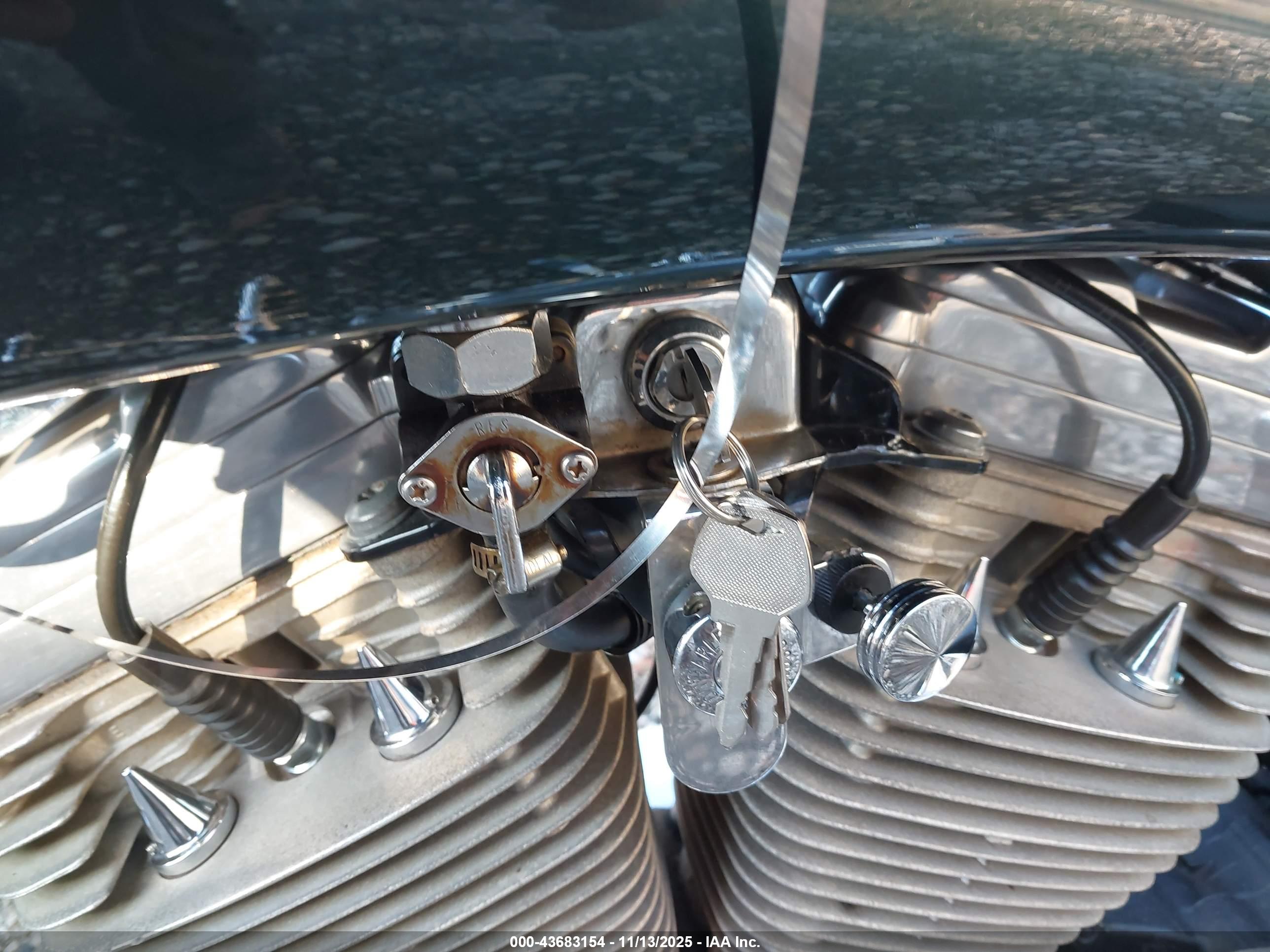 HARLEY-DAVIDSON XL883 image 11
