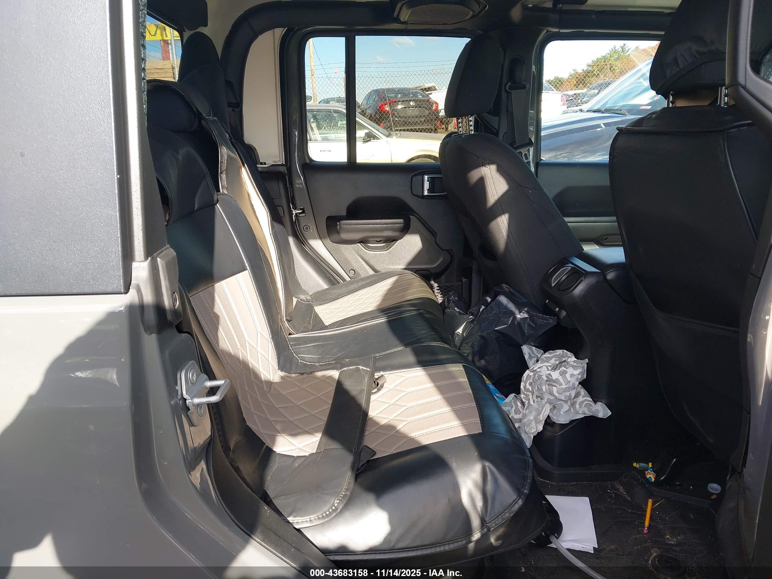 JEEP GLADIATOR image 8