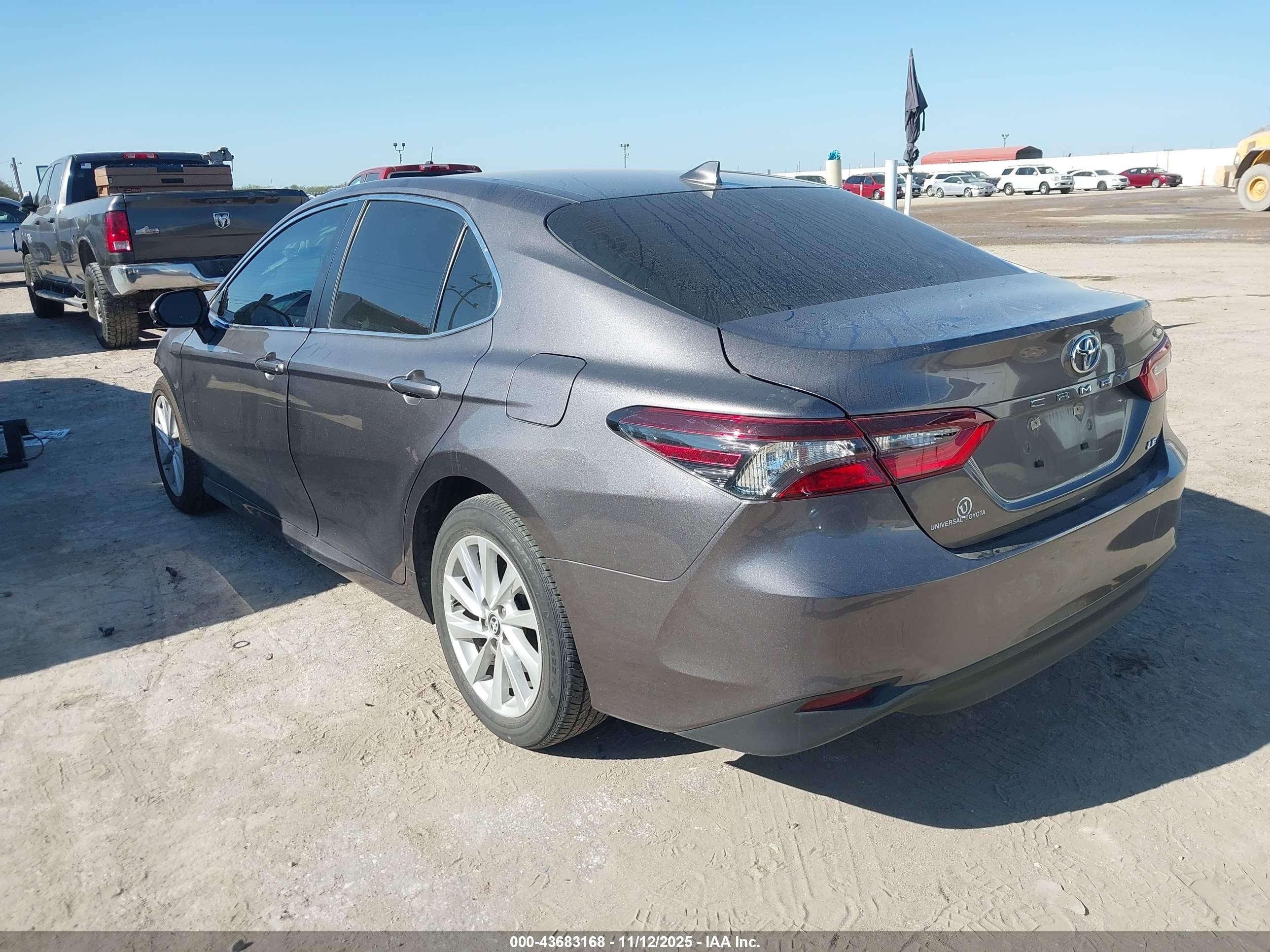 TOYOTA CAMRY image 3