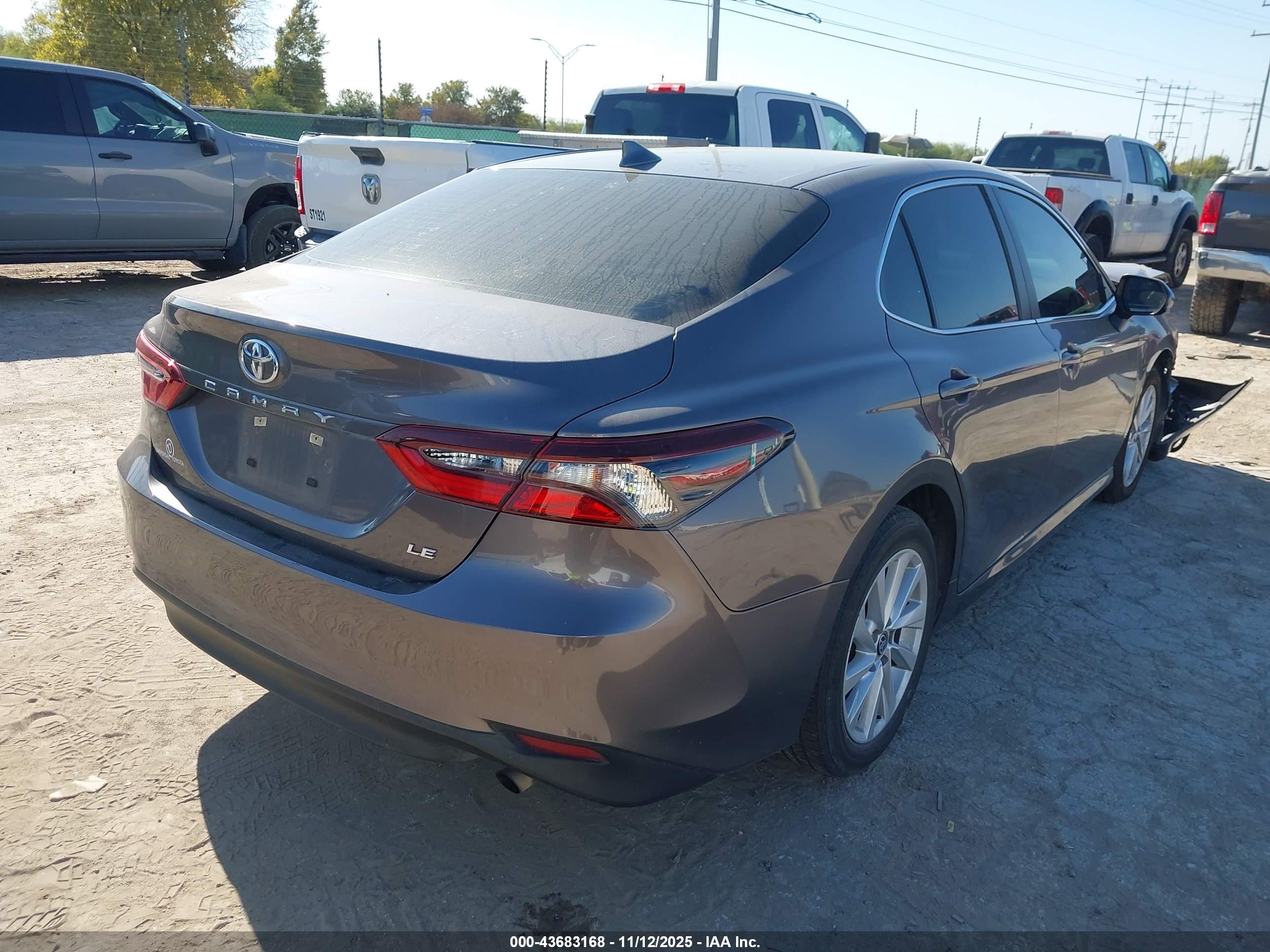 TOYOTA CAMRY image 4
