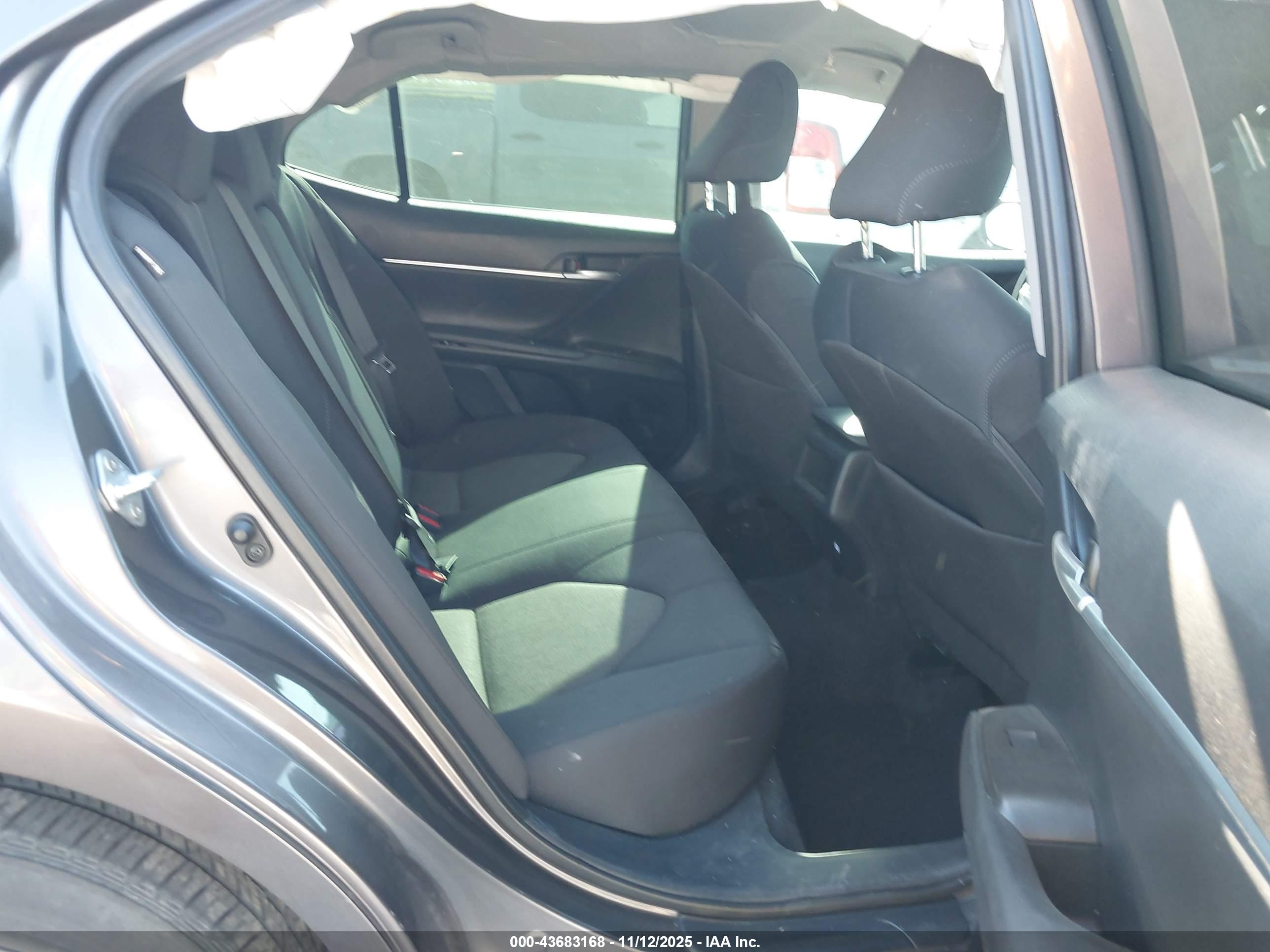 TOYOTA CAMRY image 8