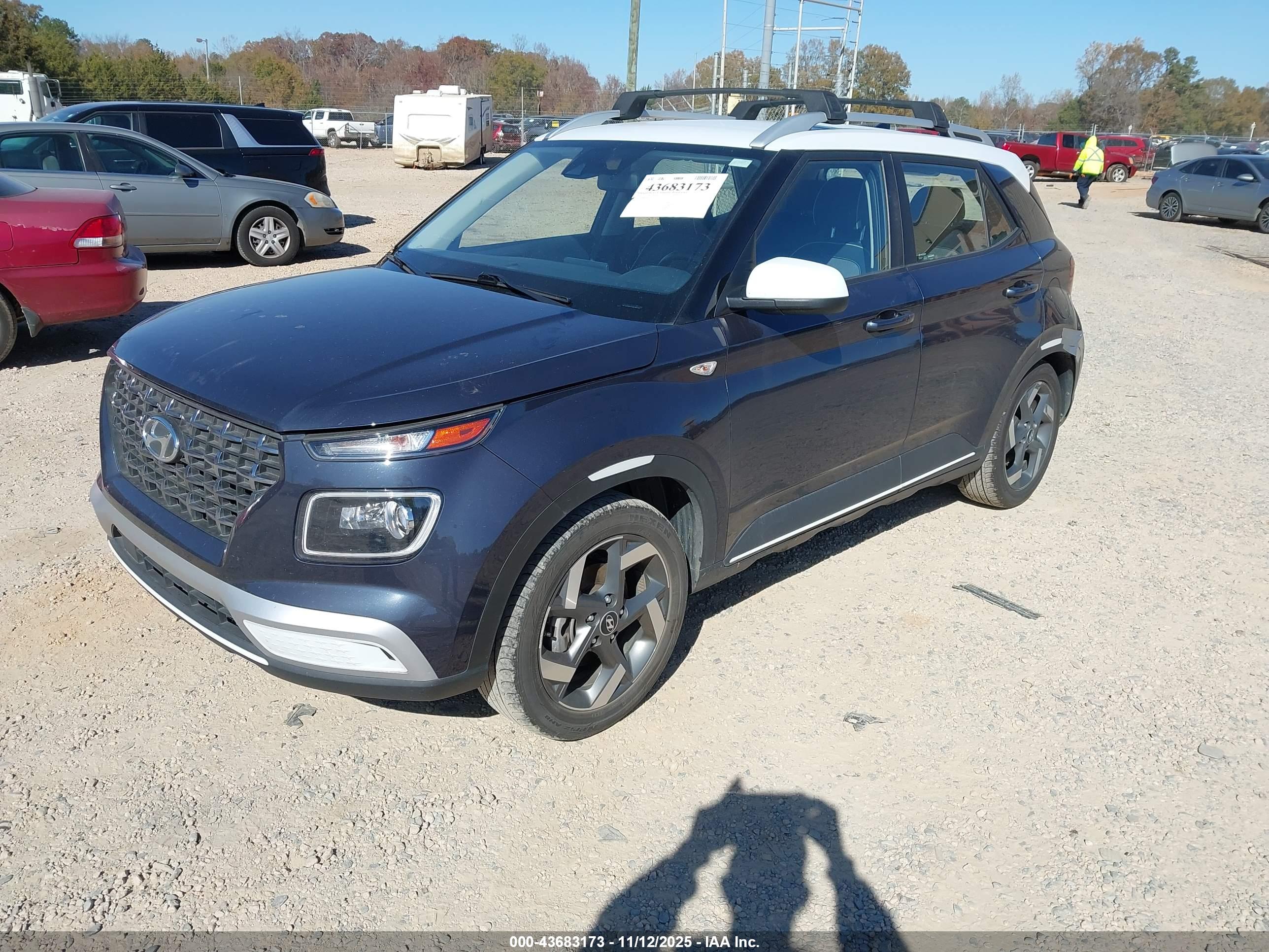 HYUNDAI VENUE image 2