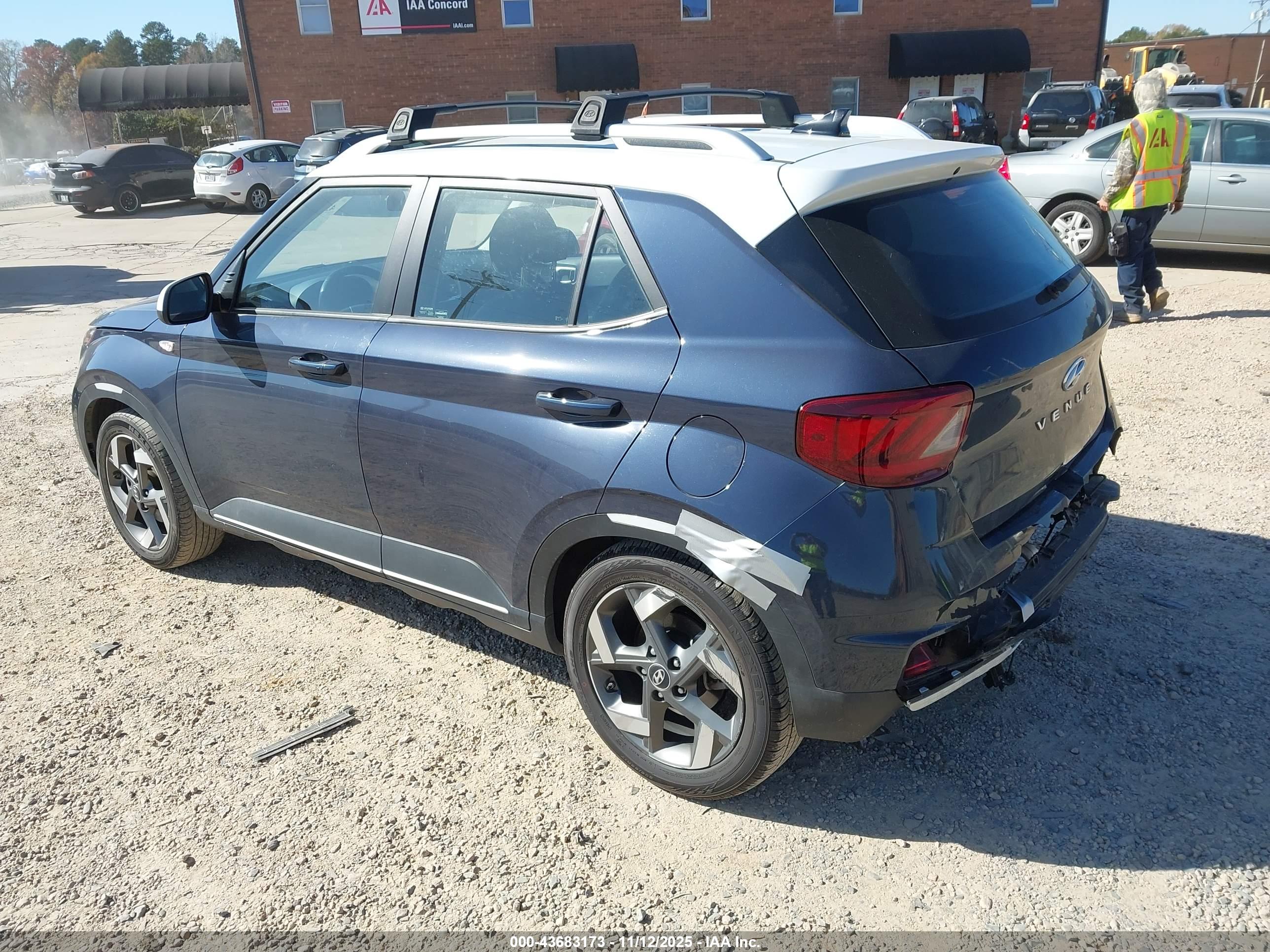 HYUNDAI VENUE image 3