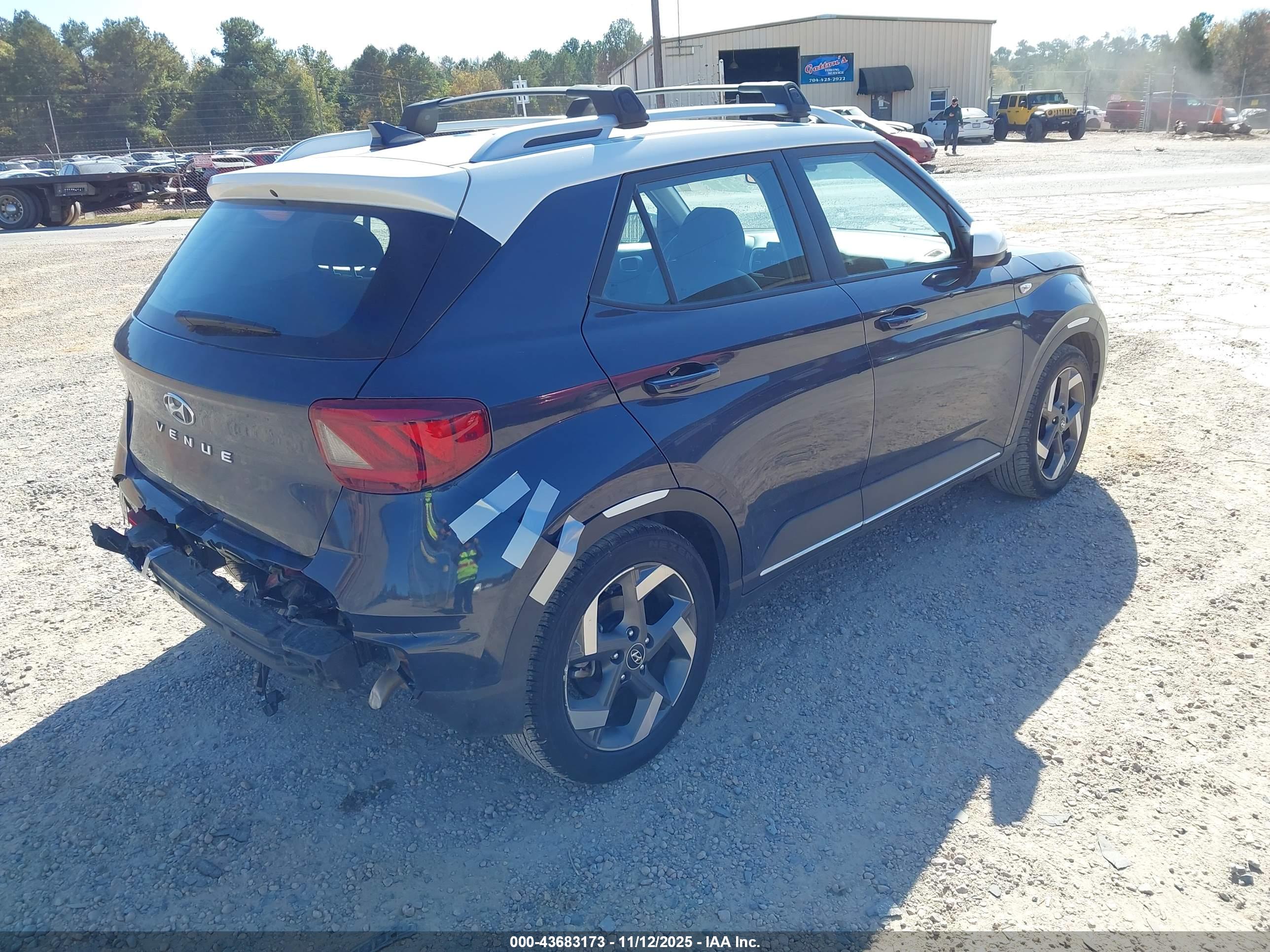 HYUNDAI VENUE image 4