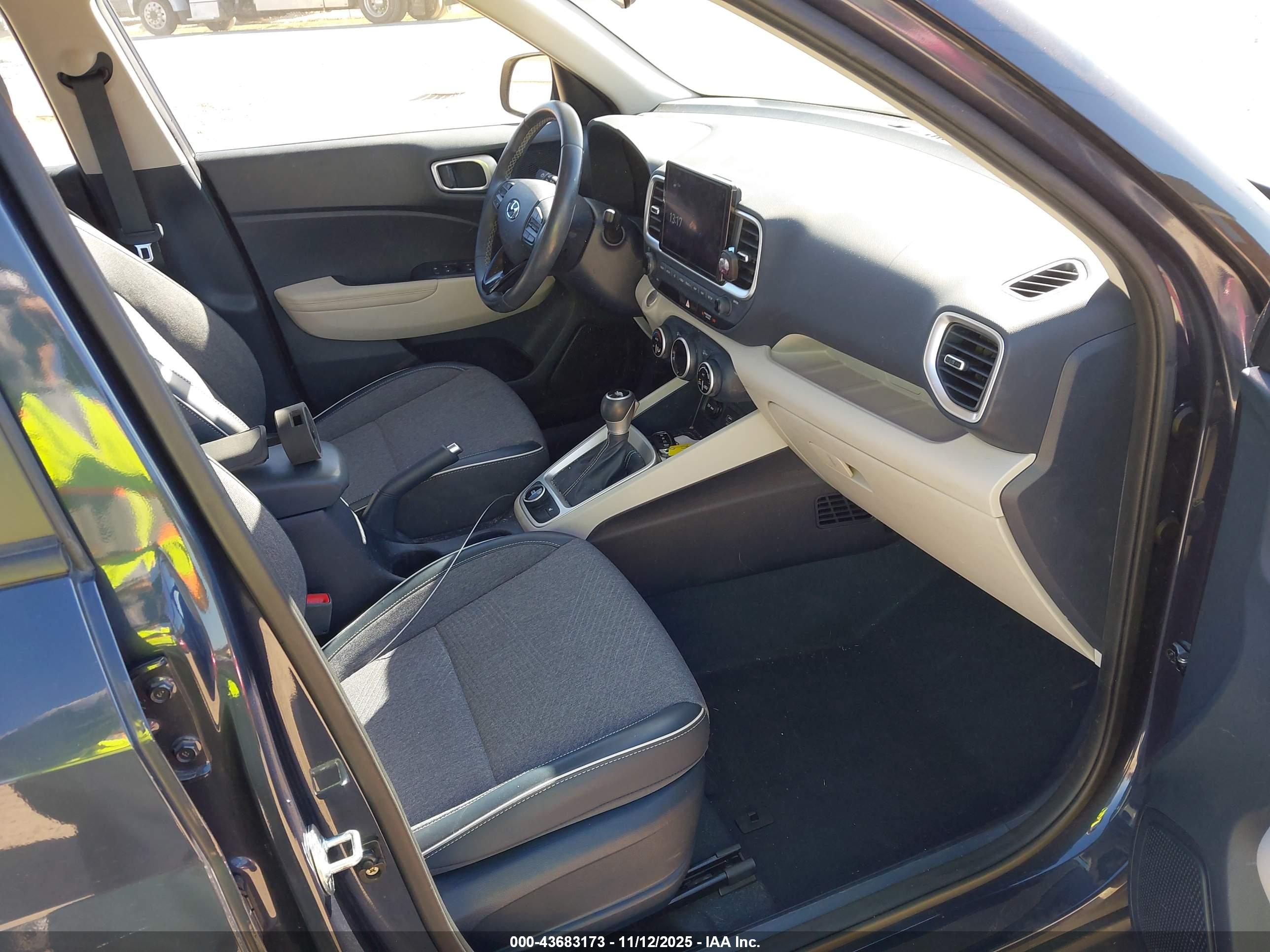 HYUNDAI VENUE image 5