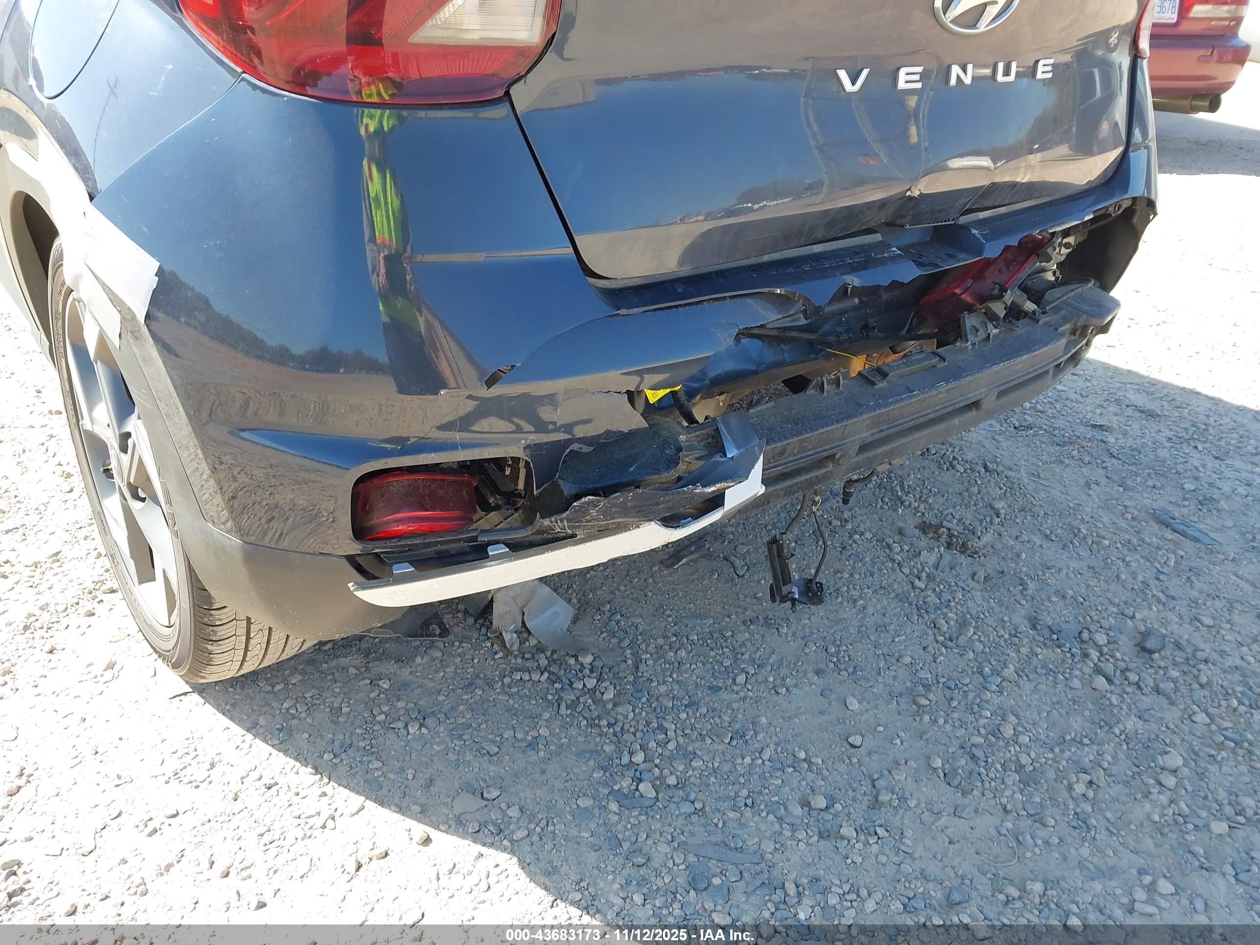 HYUNDAI VENUE image 6