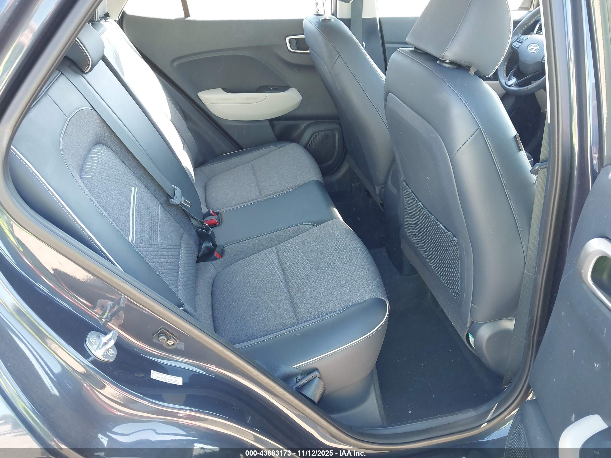 HYUNDAI VENUE image 8