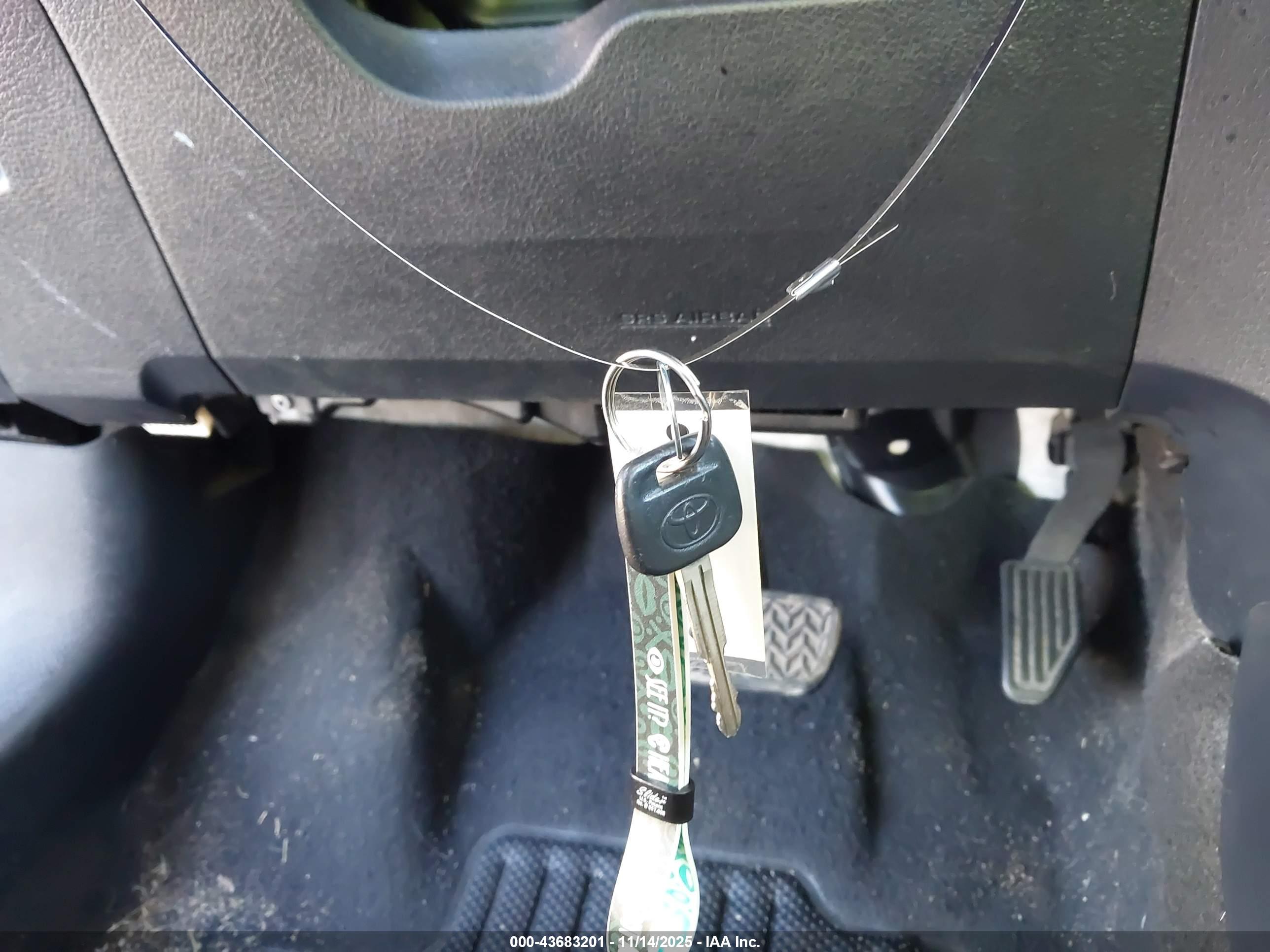 TOYOTA YARIS image 11