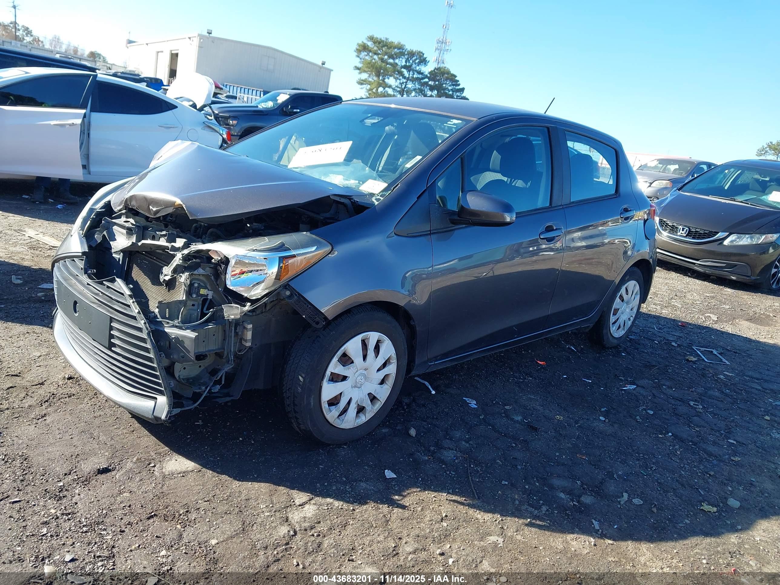 TOYOTA YARIS image 2