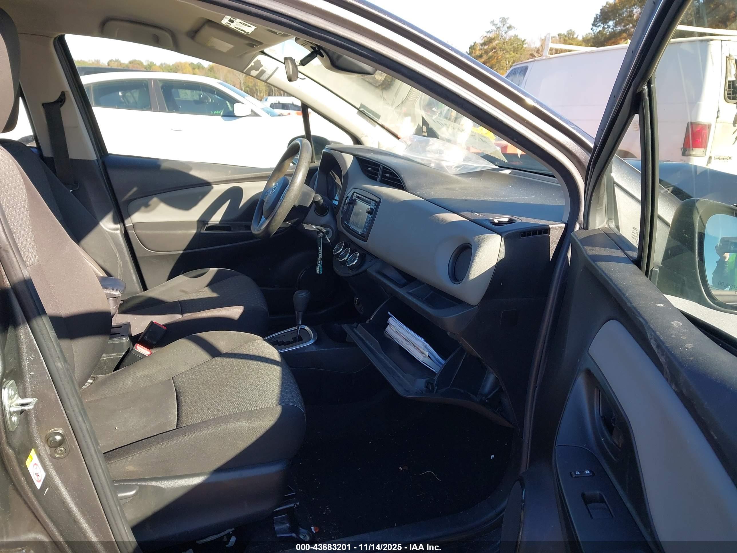 TOYOTA YARIS image 5