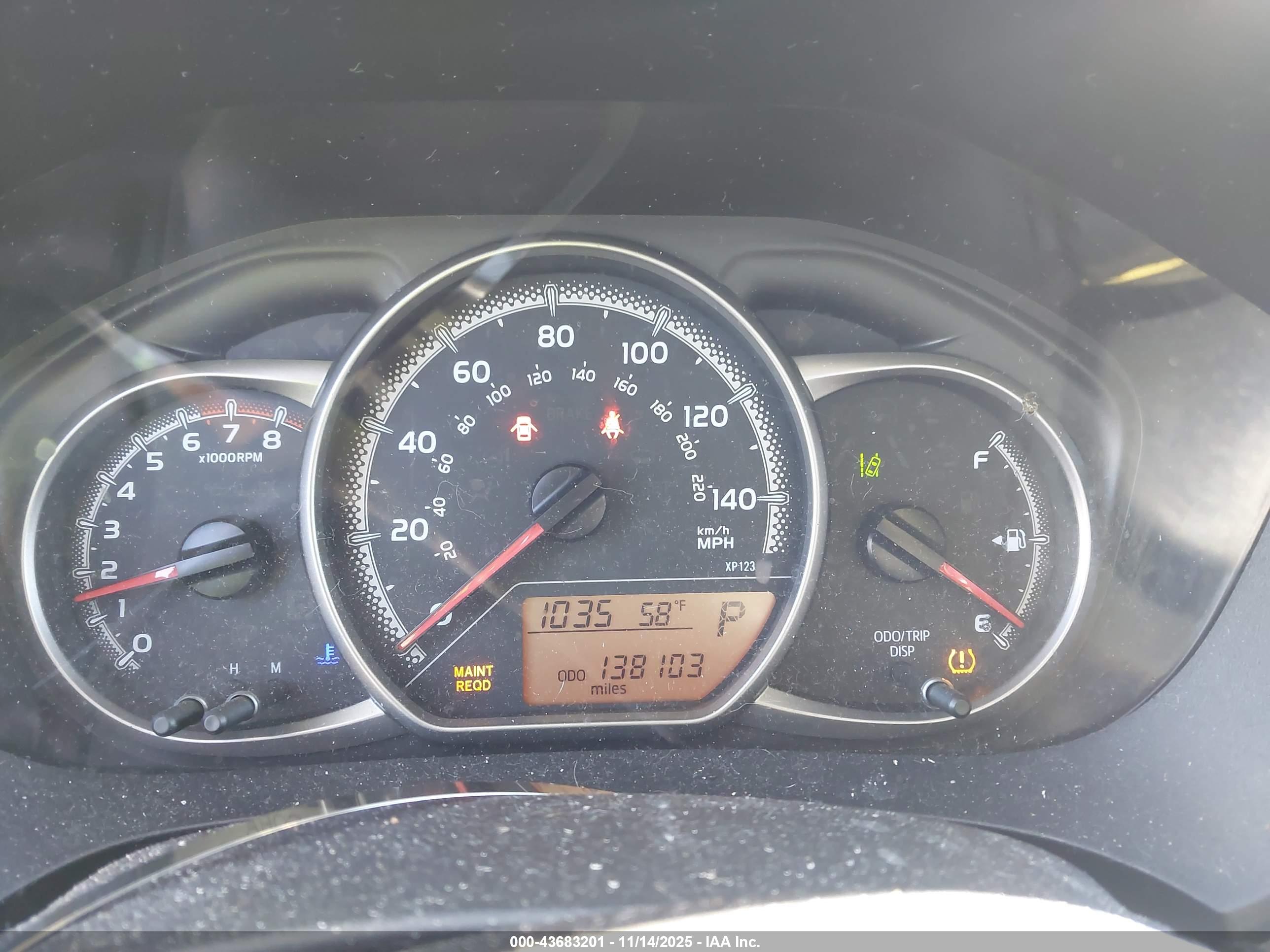 TOYOTA YARIS image 7