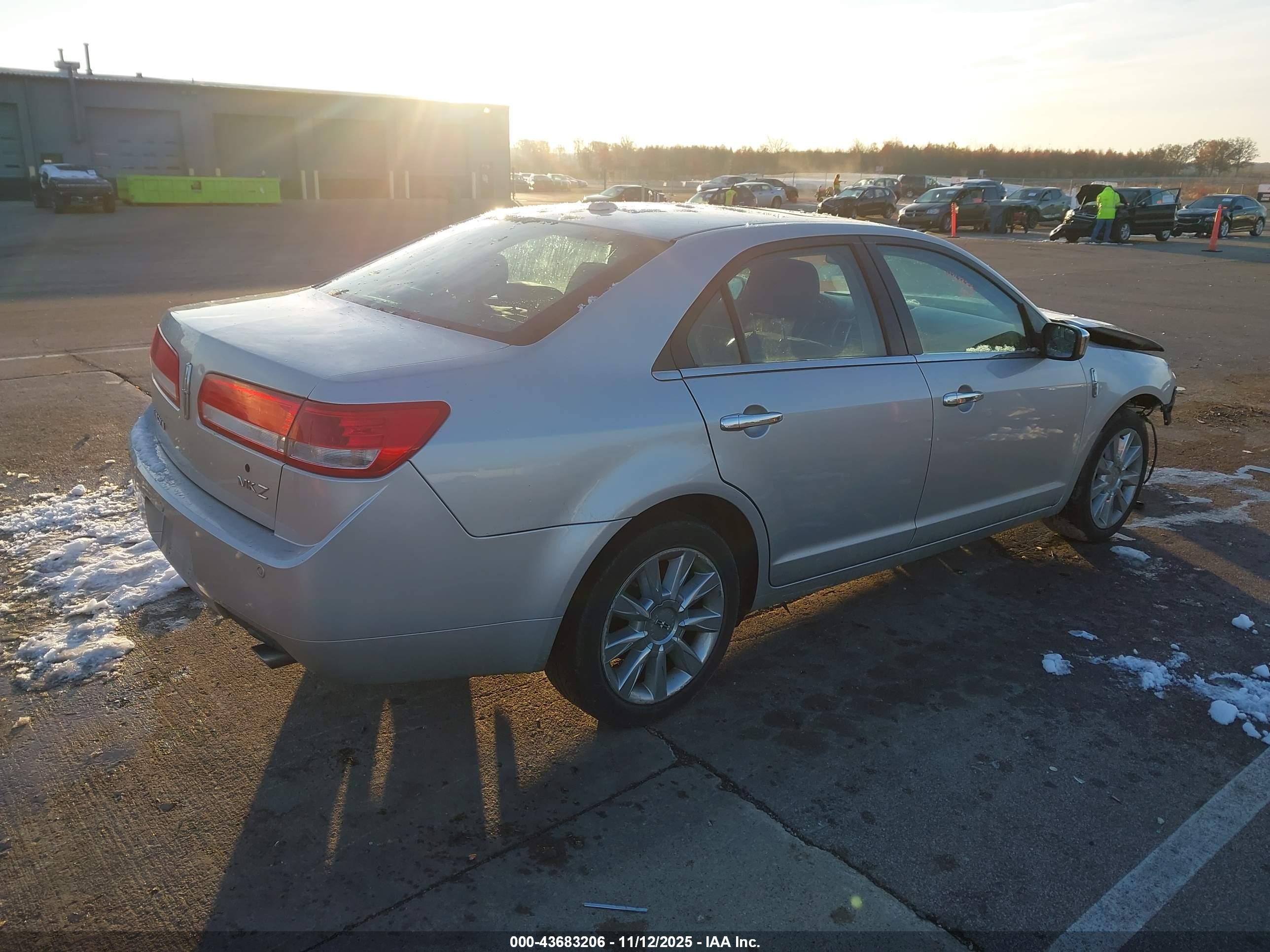 LINCOLN MKZ image 4