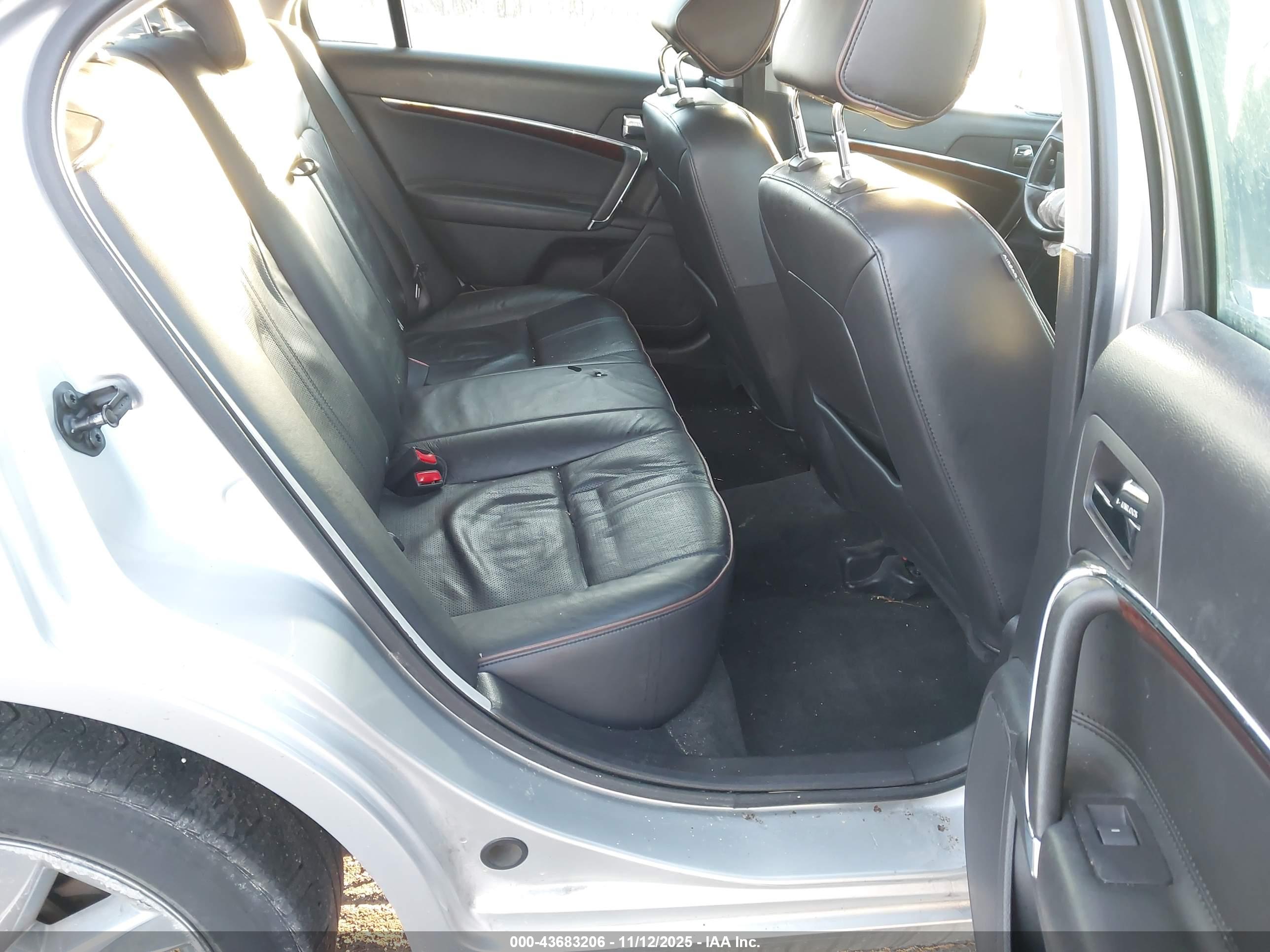 LINCOLN MKZ image 8