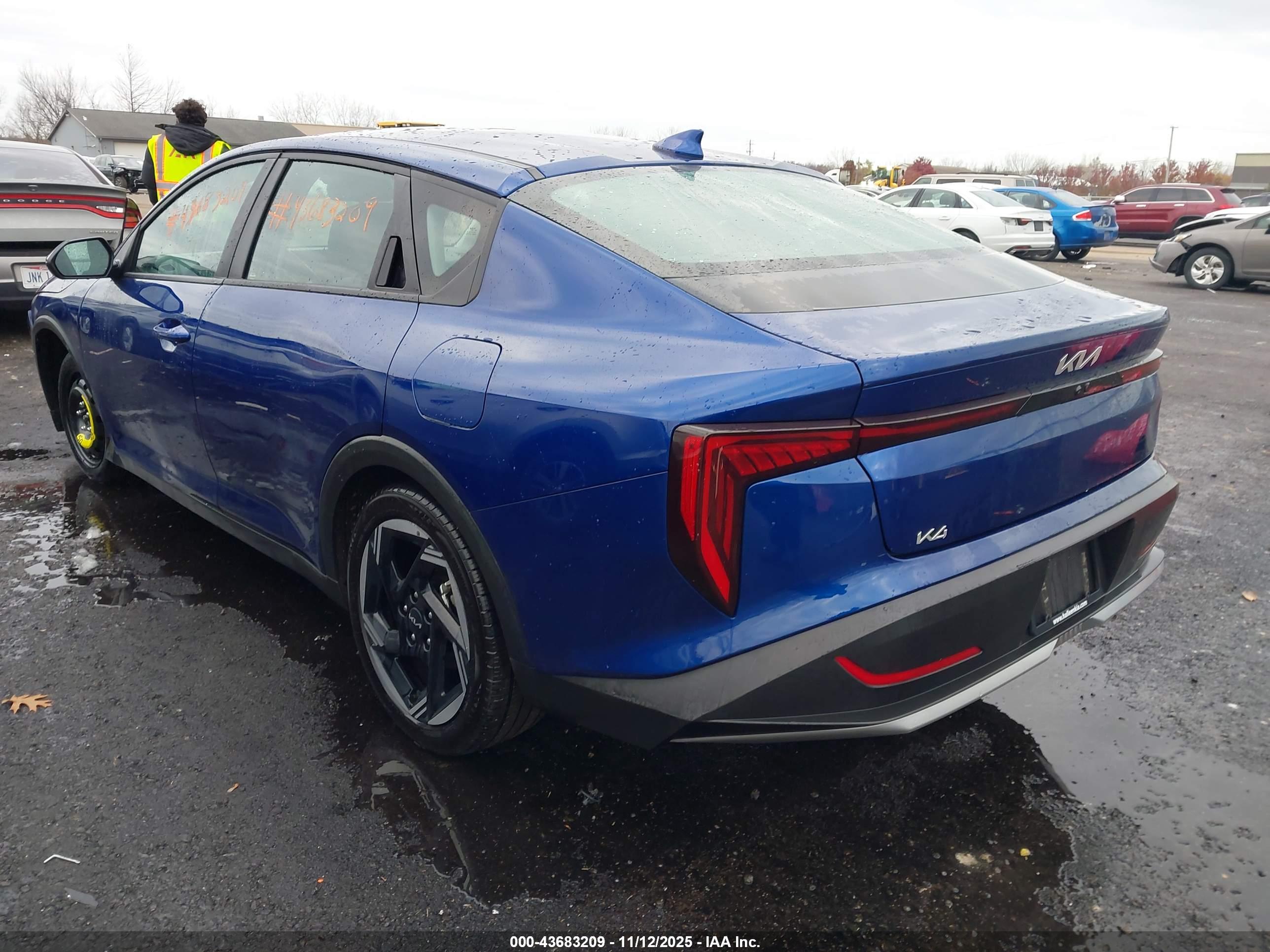 KIA K4 image 3