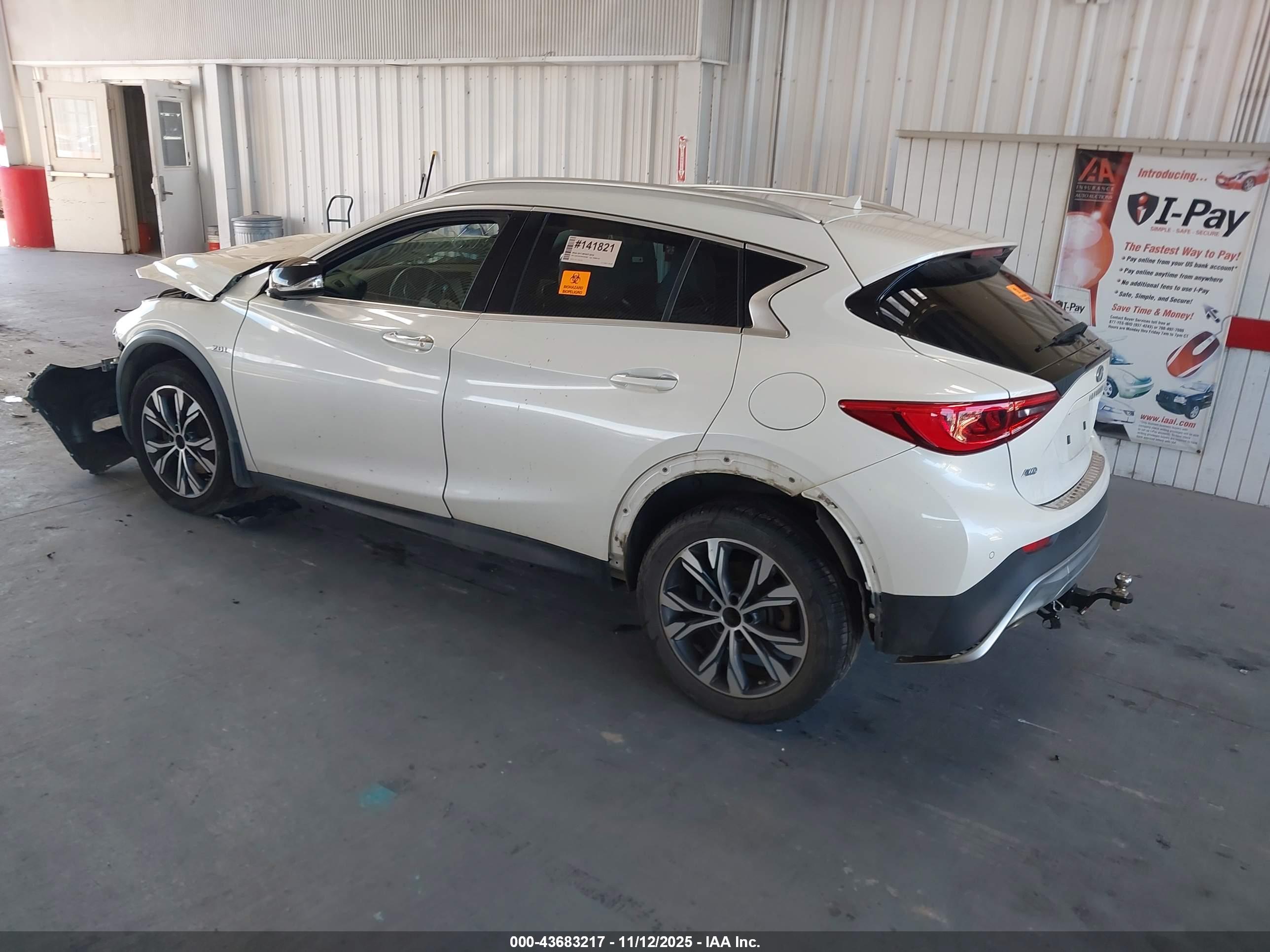 INFINITI QX30 image 3