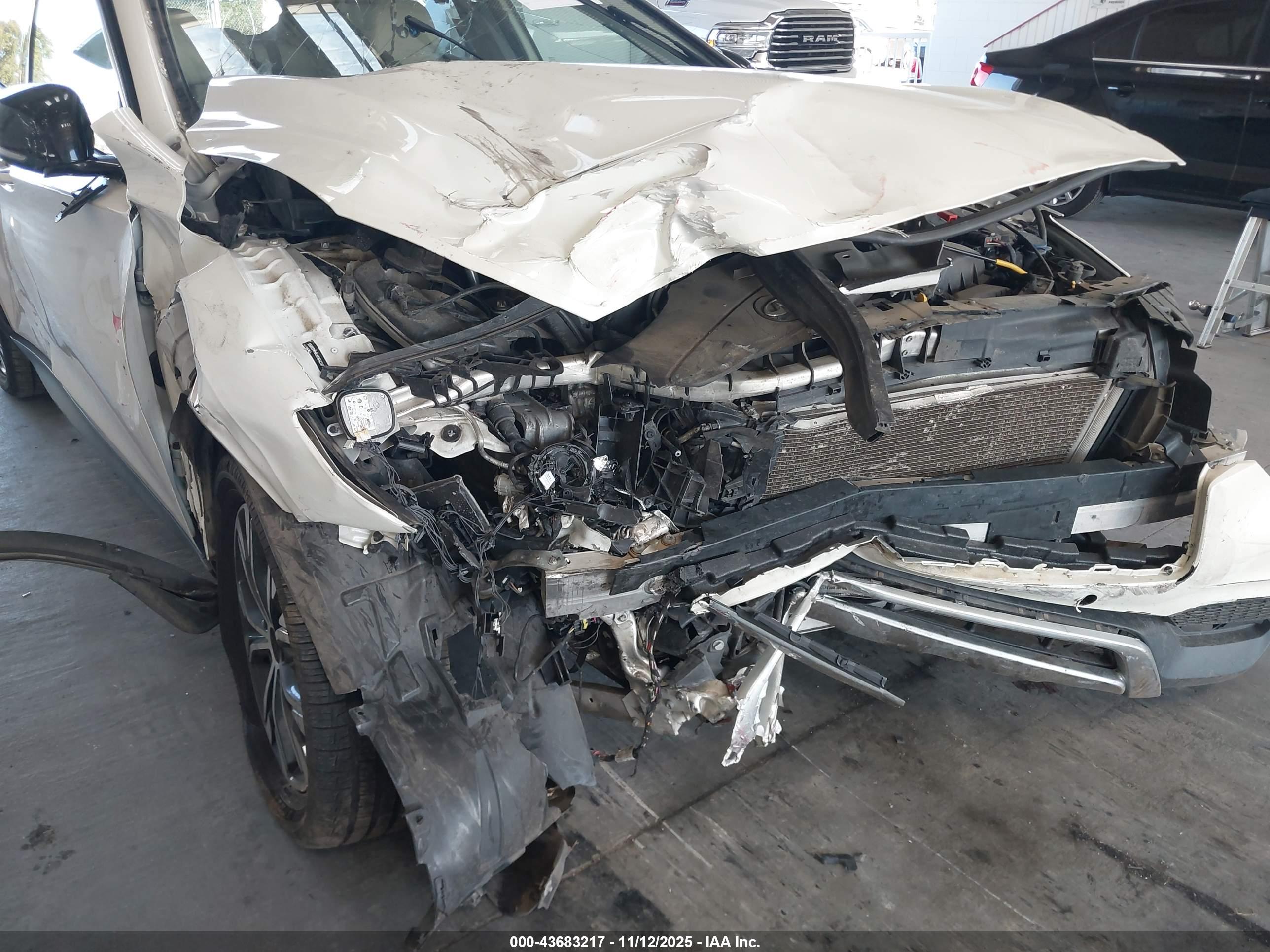 INFINITI QX30 image 6