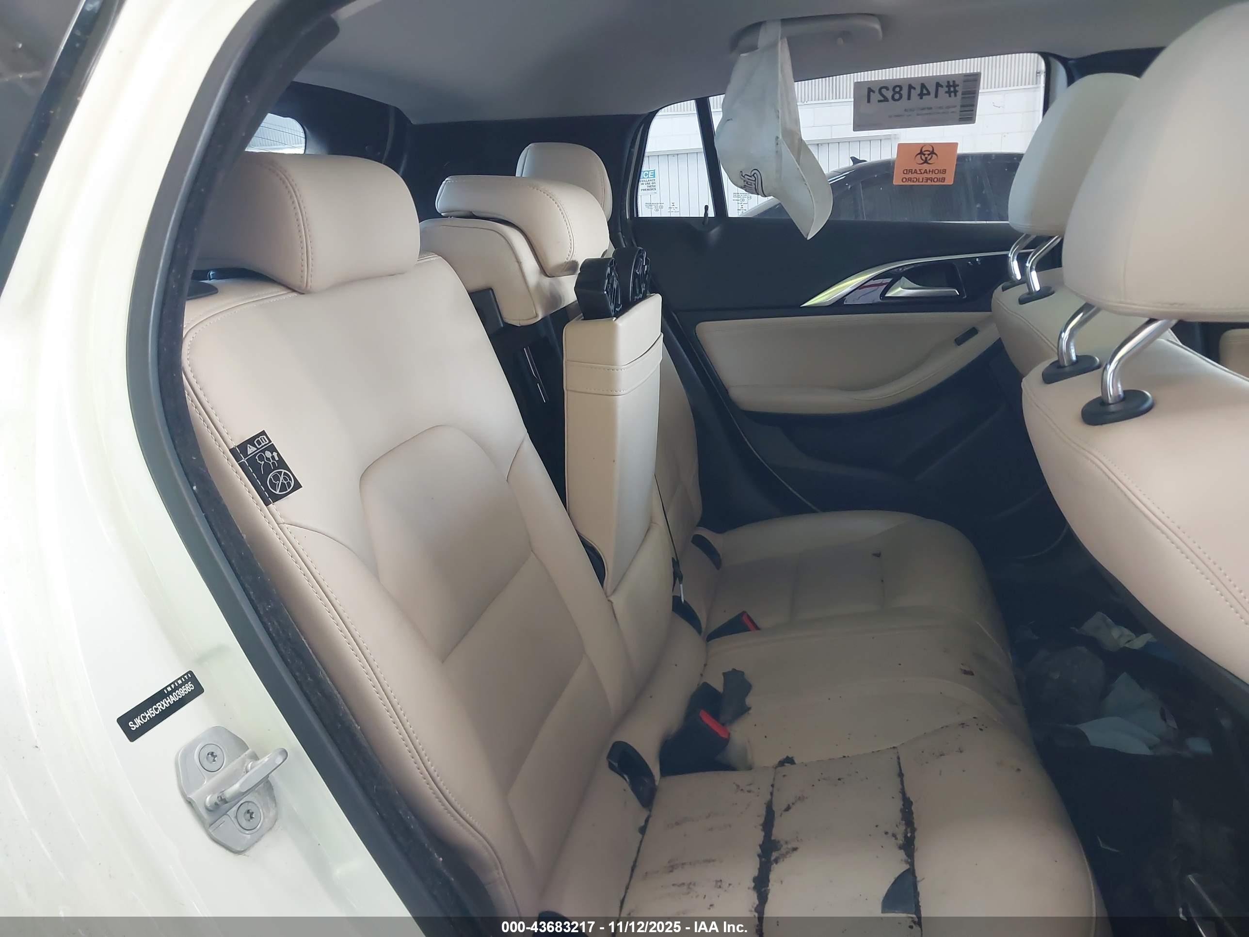 INFINITI QX30 image 8