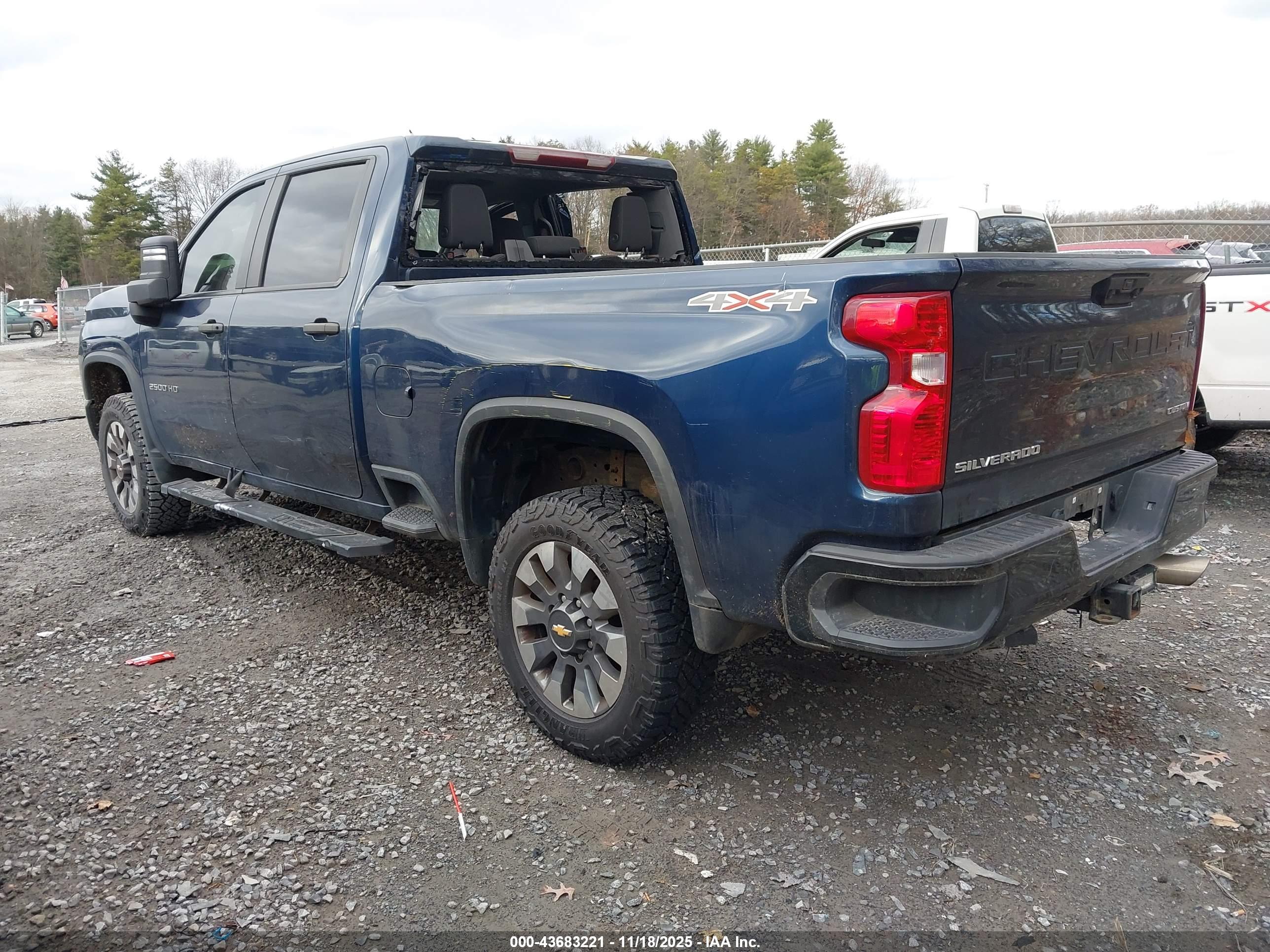 CHEVROLET SILVERADO image 3