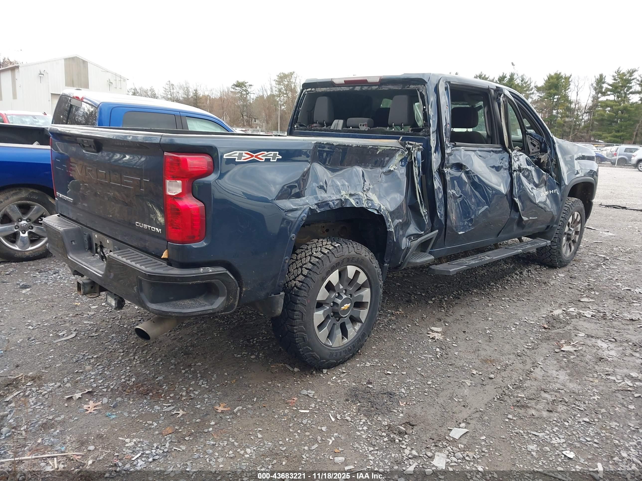 CHEVROLET SILVERADO image 4