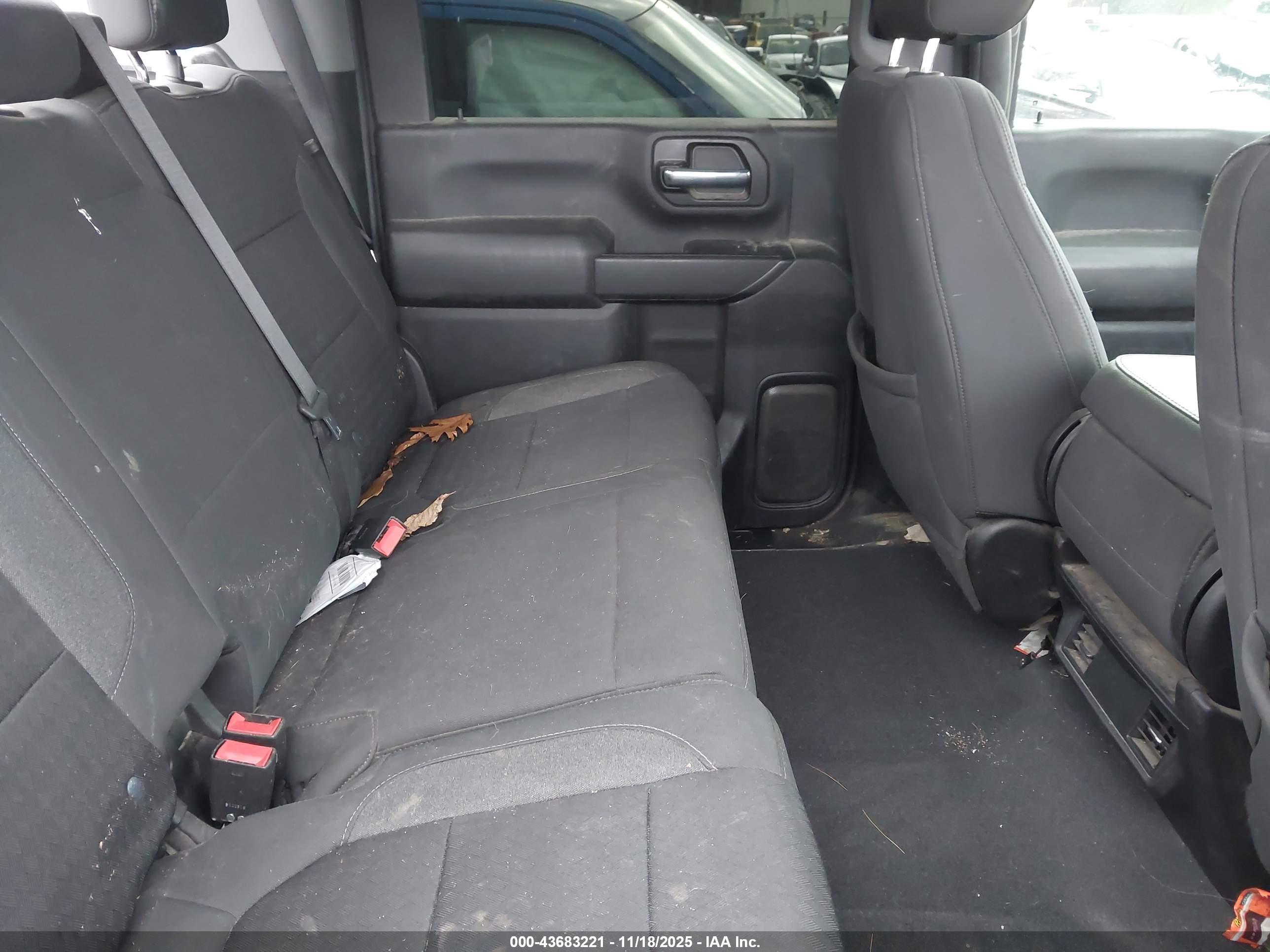 CHEVROLET SILVERADO image 8